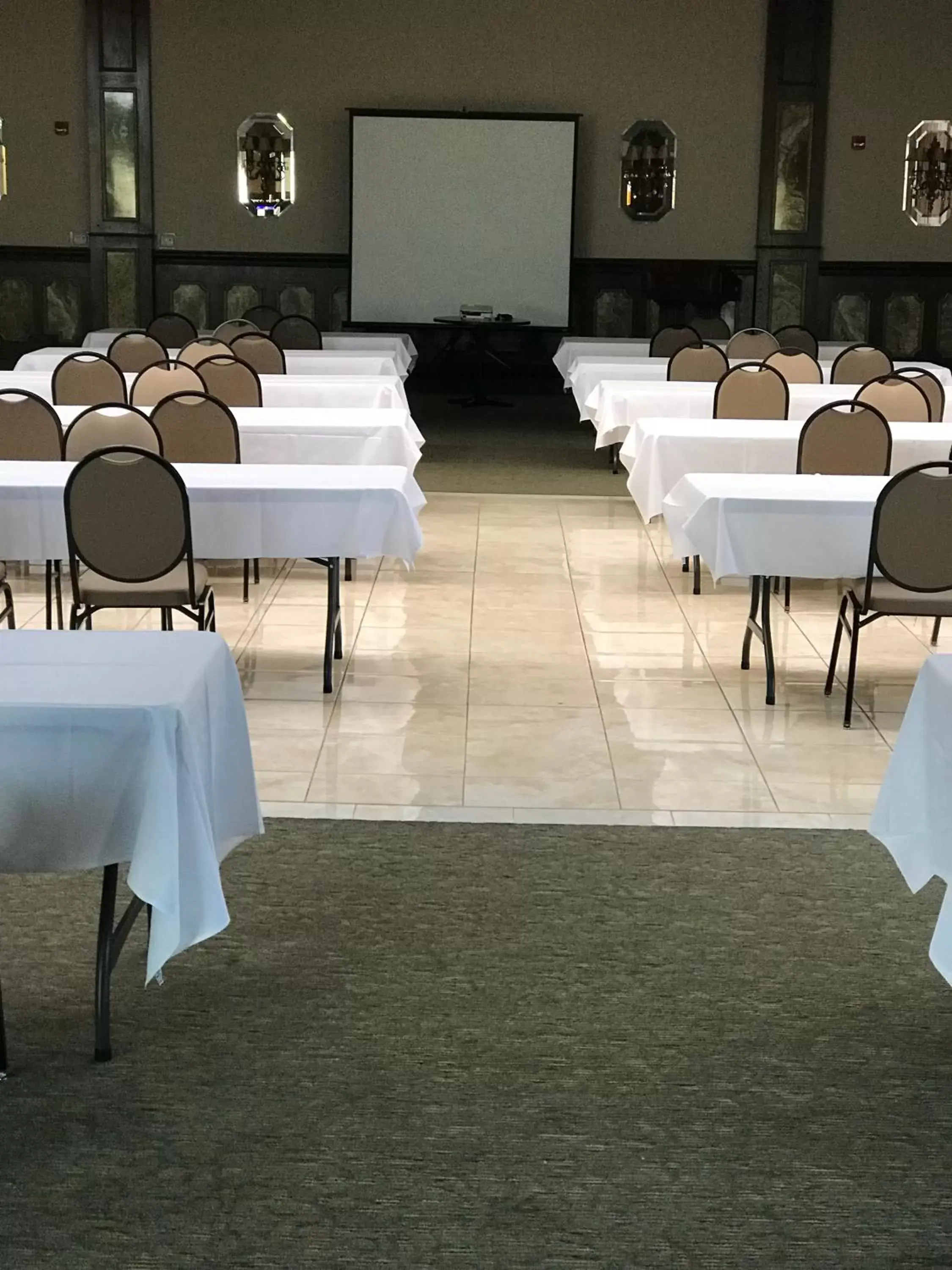 Banquet/Function facilities in Days Inn & Suites by Wyndham Rochester Hills MI