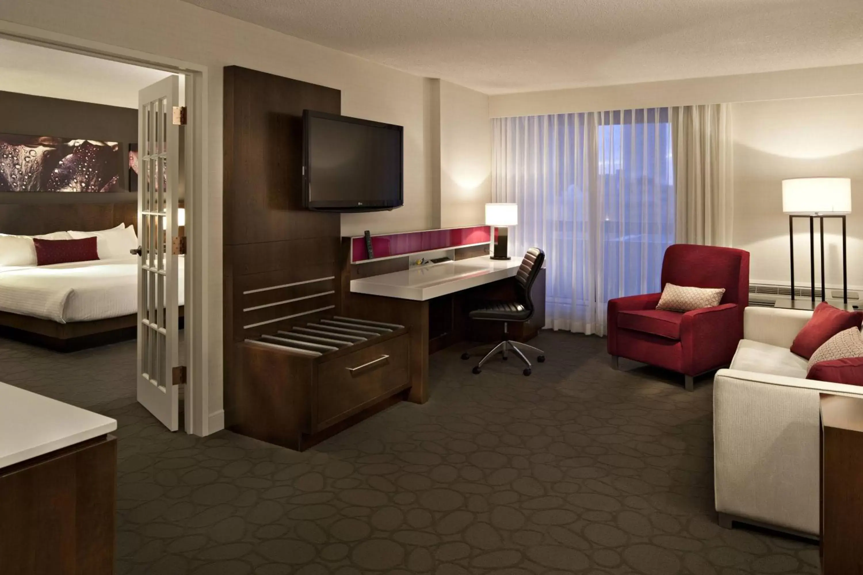 Swimming pool, TV/Entertainment Center in Delta Hotels by Marriott Winnipeg