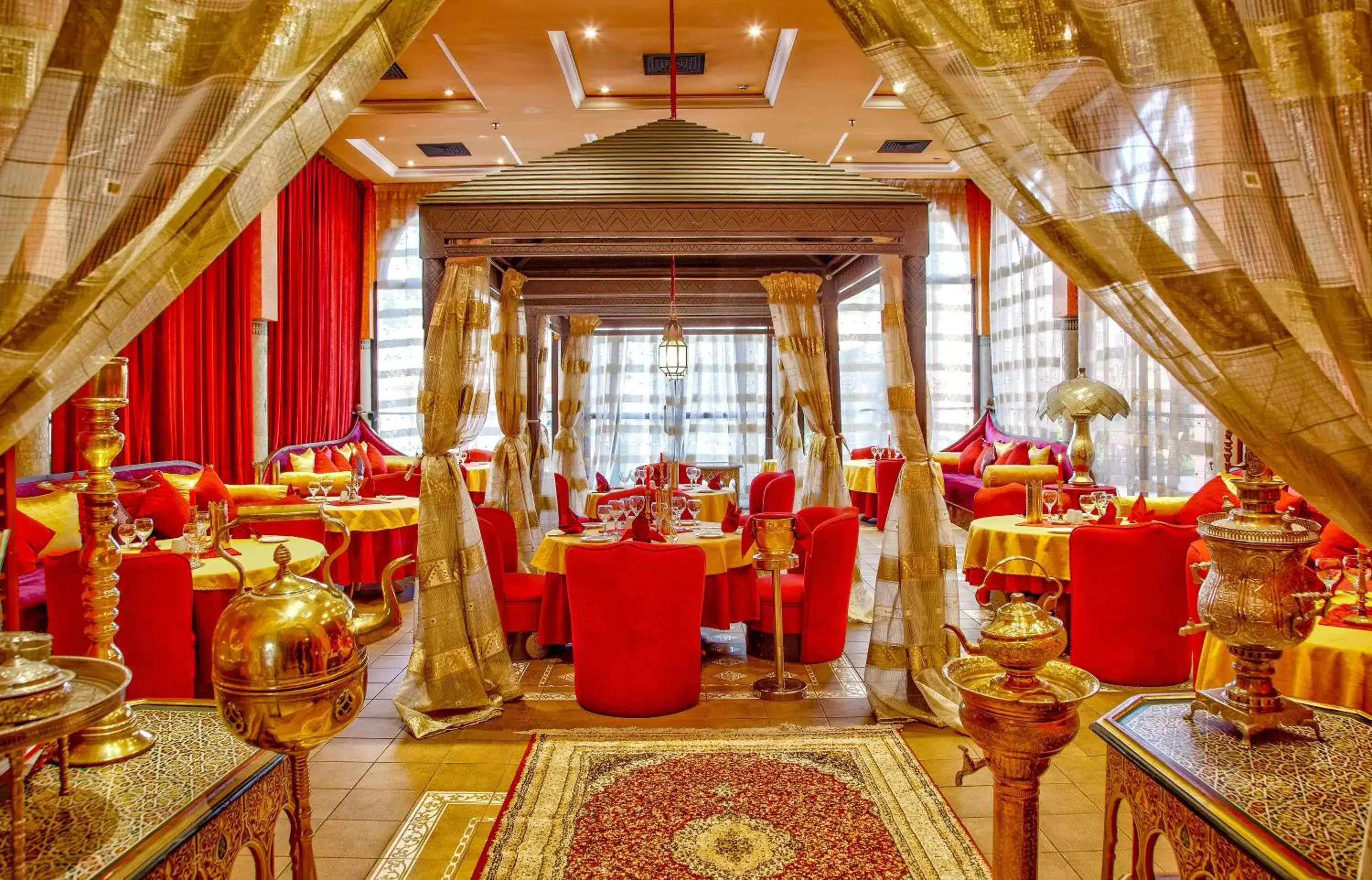 Restaurant/places to eat in Royal Mirage Deluxe