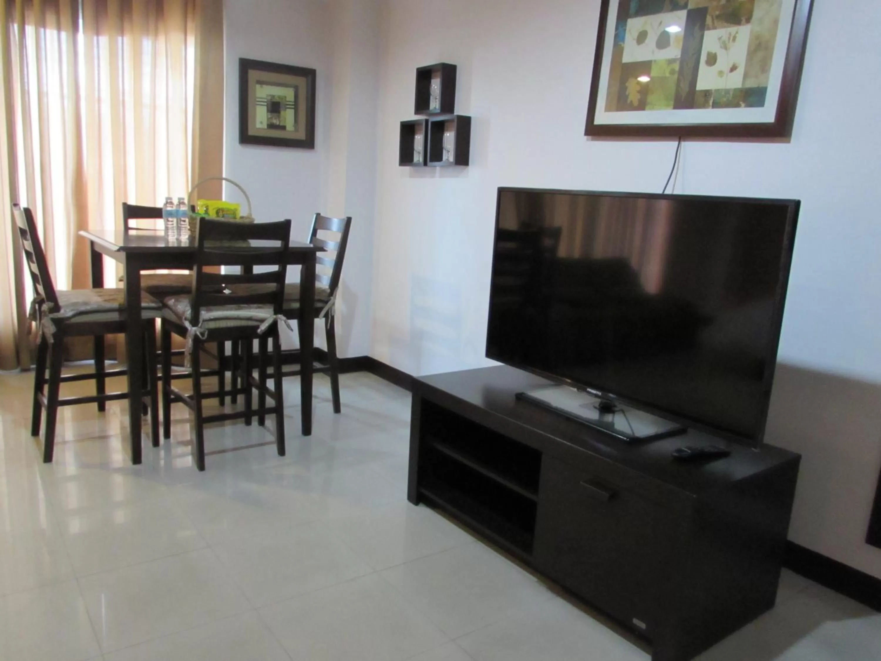 TV and multimedia in Oyster Plaza Hotel