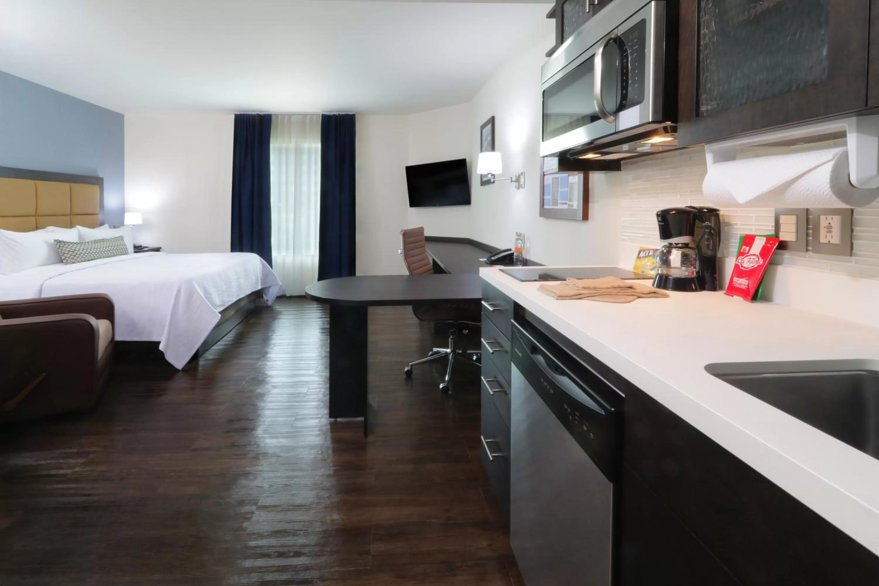 View (from property/room), Bed in Candlewood Suites - Queretaro Juriquilla by IHG