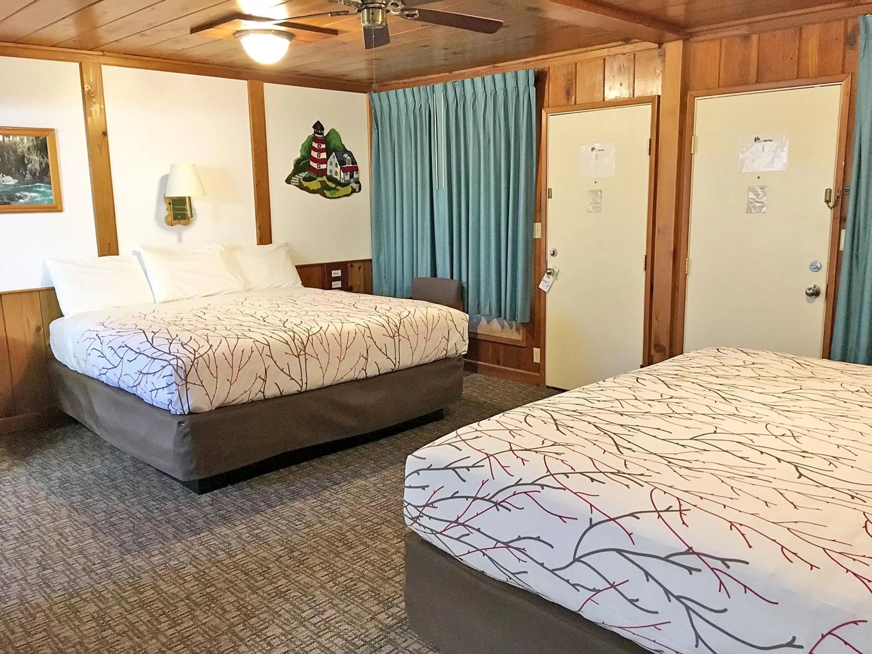 Bed in Park Motel and Cabins