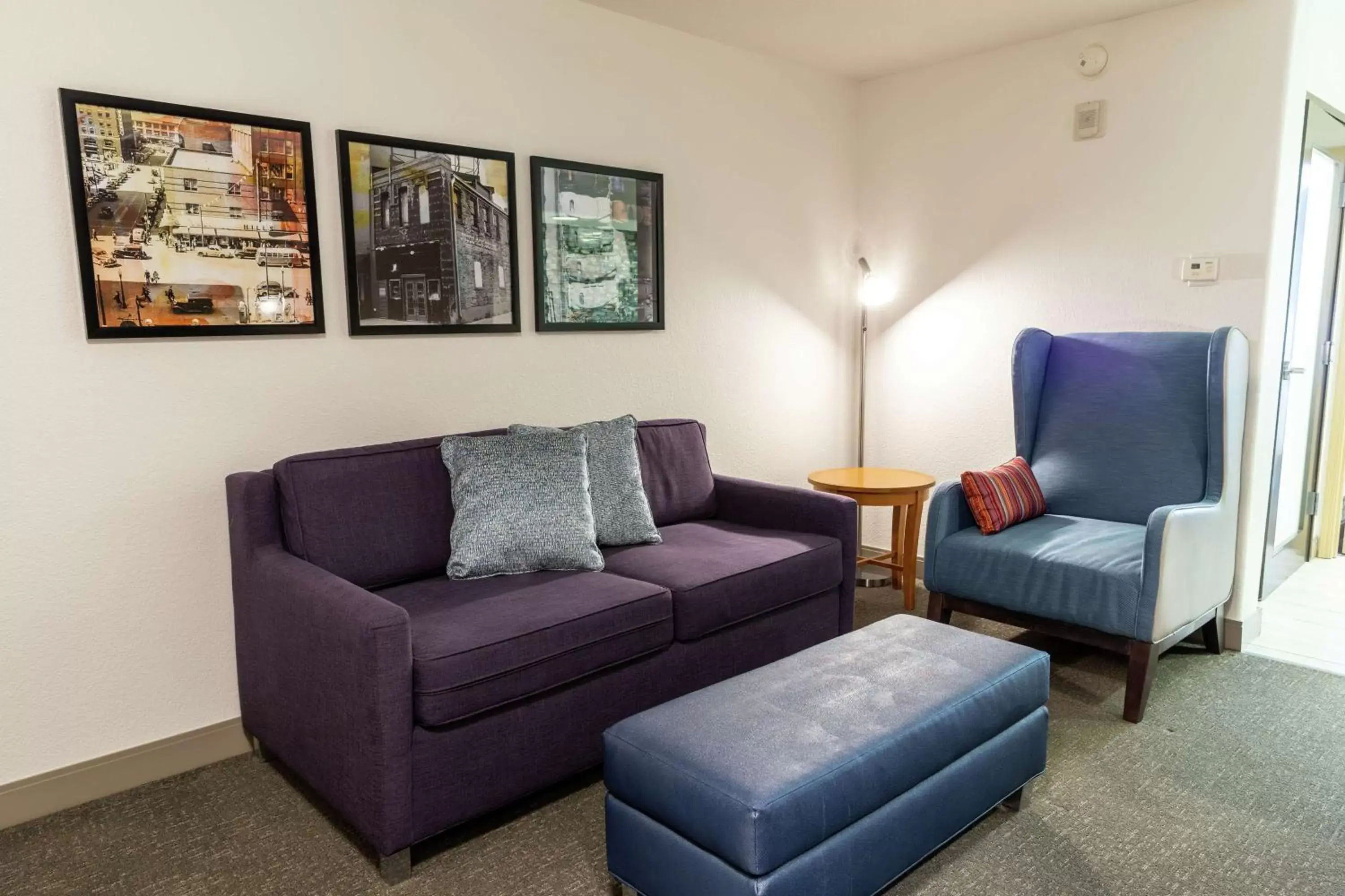 Living room, Seating Area in Hilton Garden Inn West Des Moines