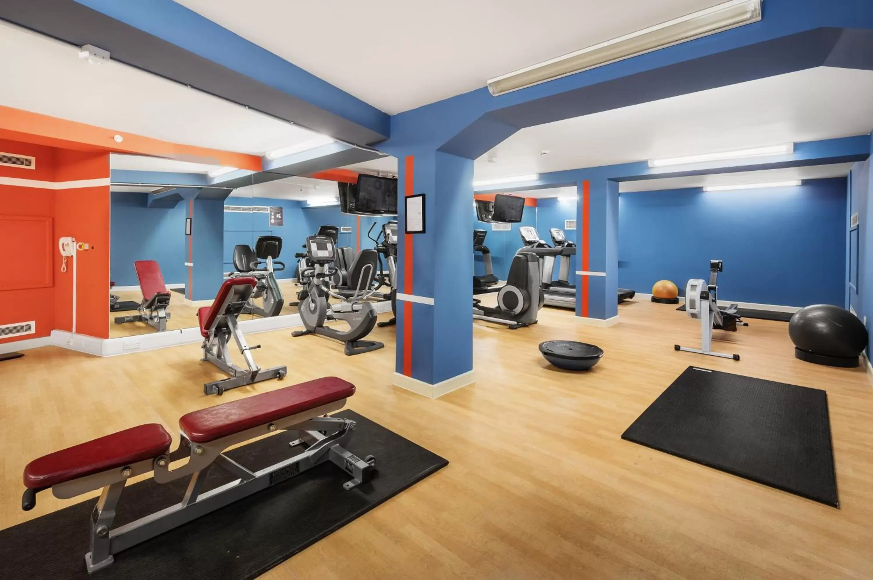 Fitness Center/Facilities in Courtyard by Marriott London Gatwick Airport