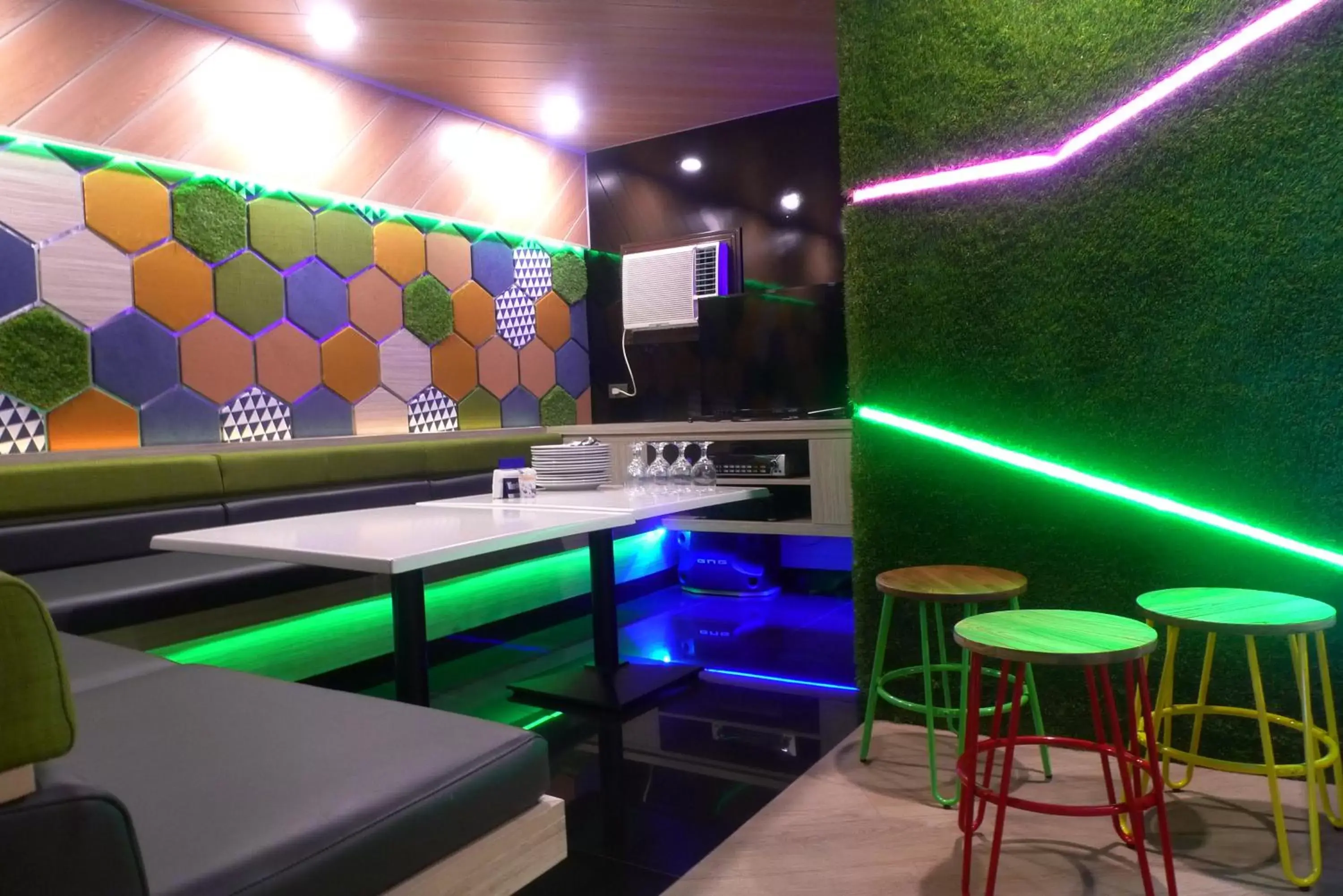 Restaurant/places to eat in Star Plaza Hotel Restaurant/places to eat in Star Plaza Hotel