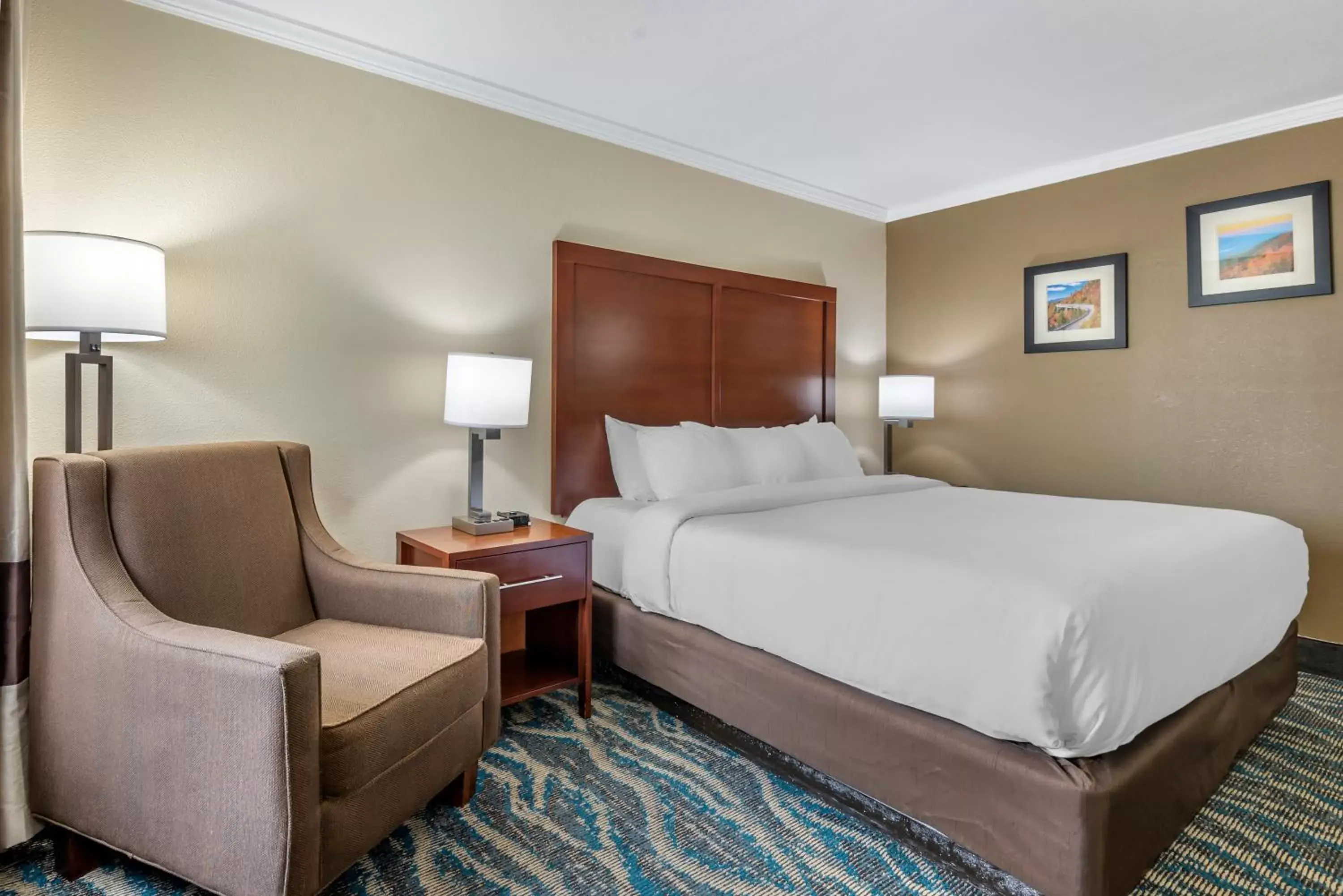 Bedroom, Bed in Comfort Inn Asheville East-Blue Ridge Pkwy Access
