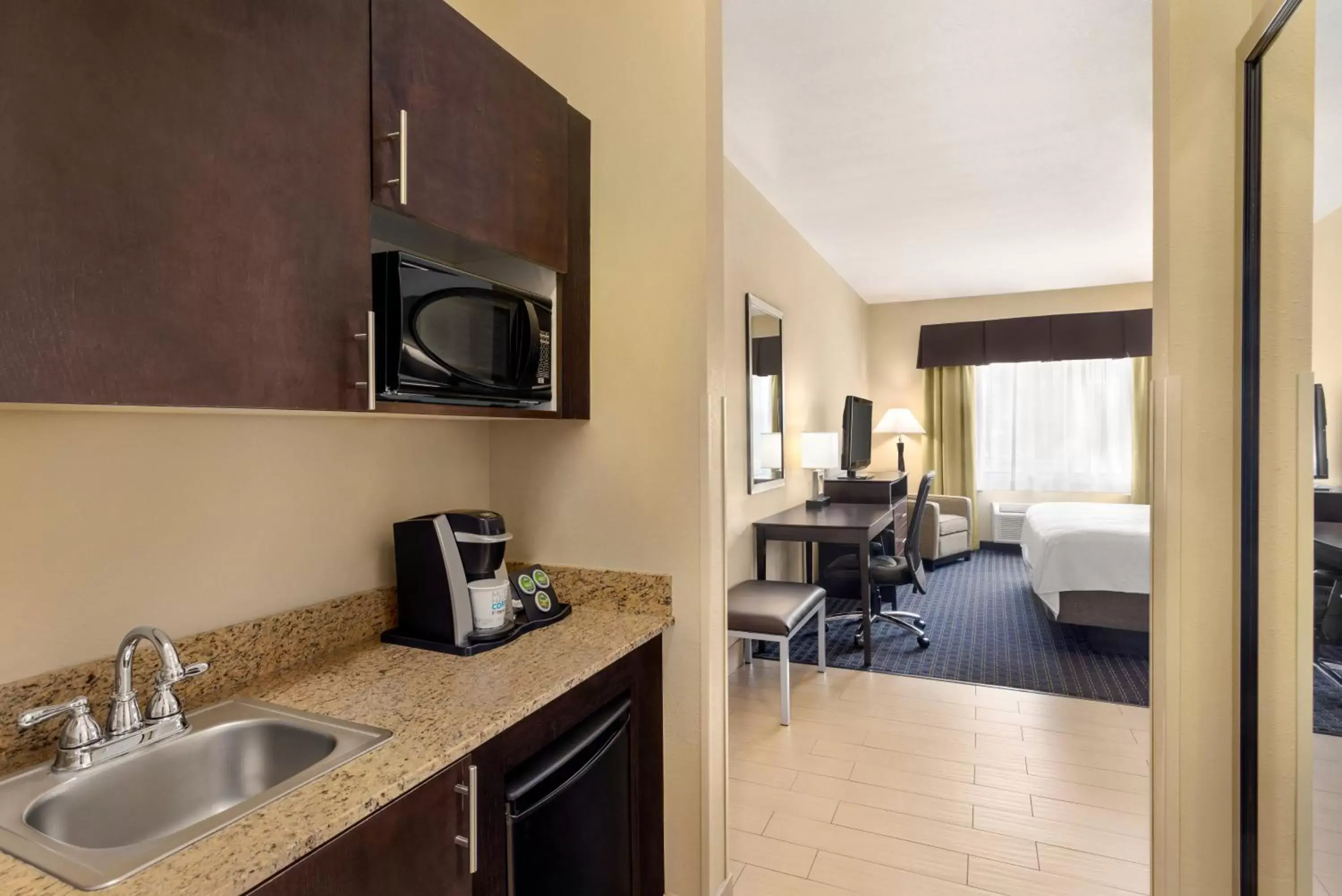 Photo of the whole room, Kitchen/Kitchenette in Holiday Inn Express Hotel & Suites Edmond, an IHG Hotel