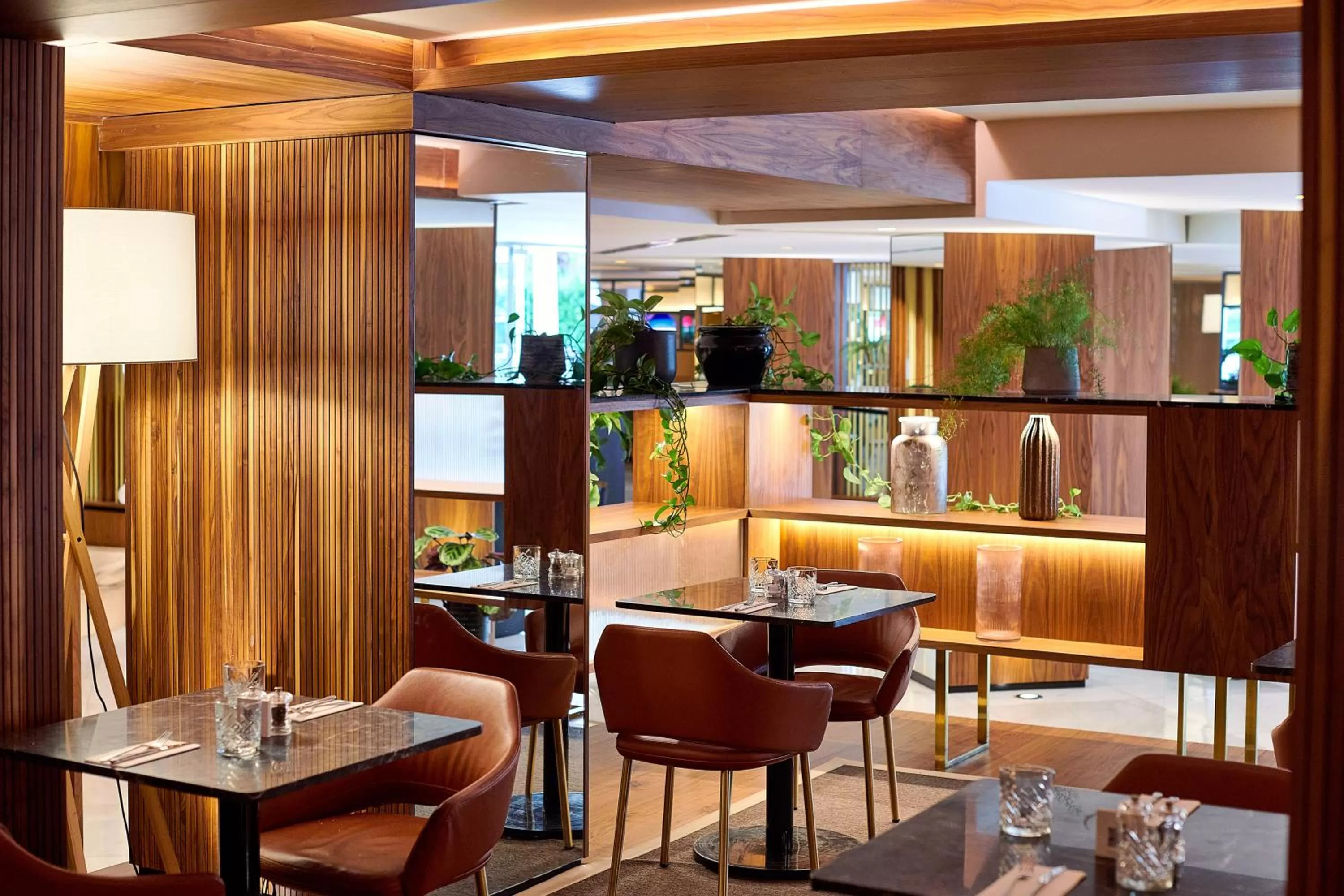 Restaurant/places to eat in Melia White House Hotel