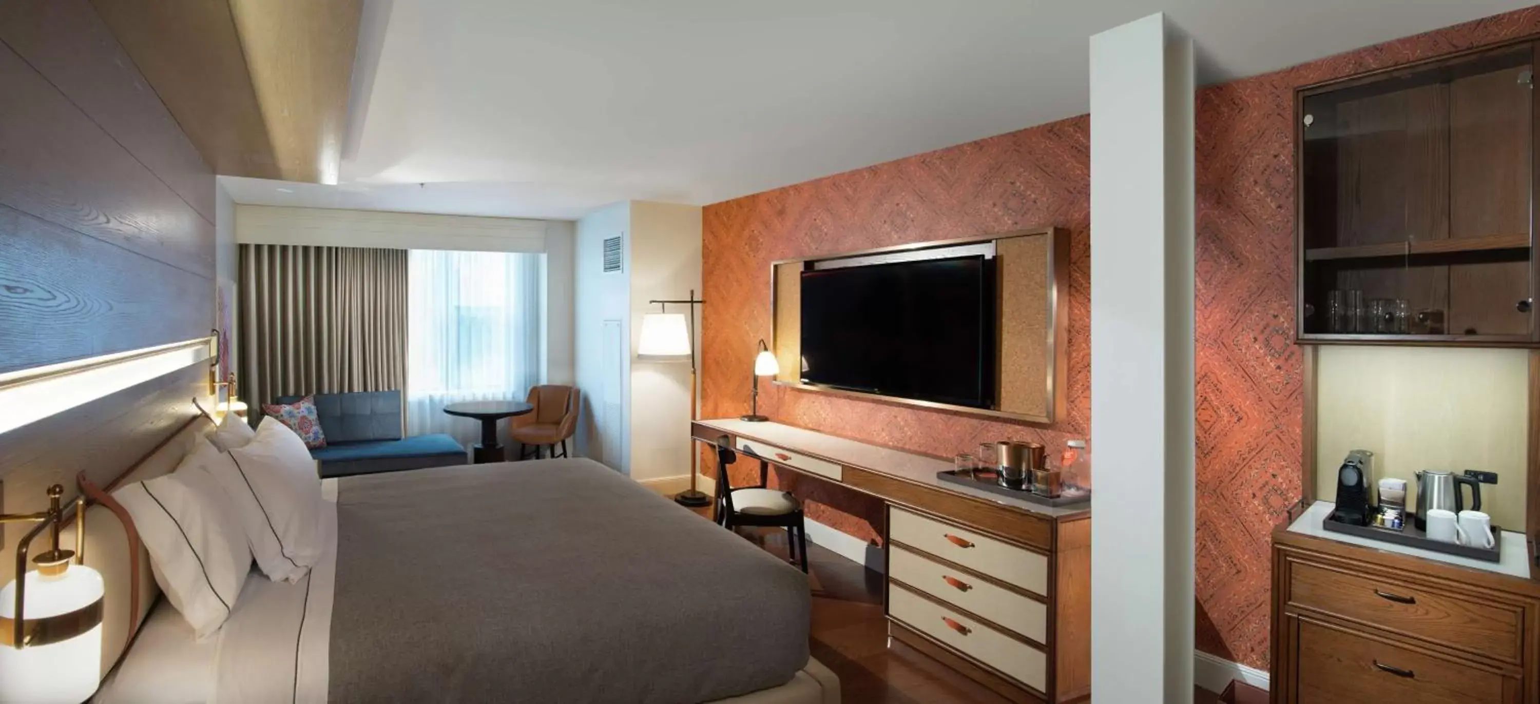 Bedroom, TV/Entertainment Center in Canopy by Hilton Washington DC Embassy Row