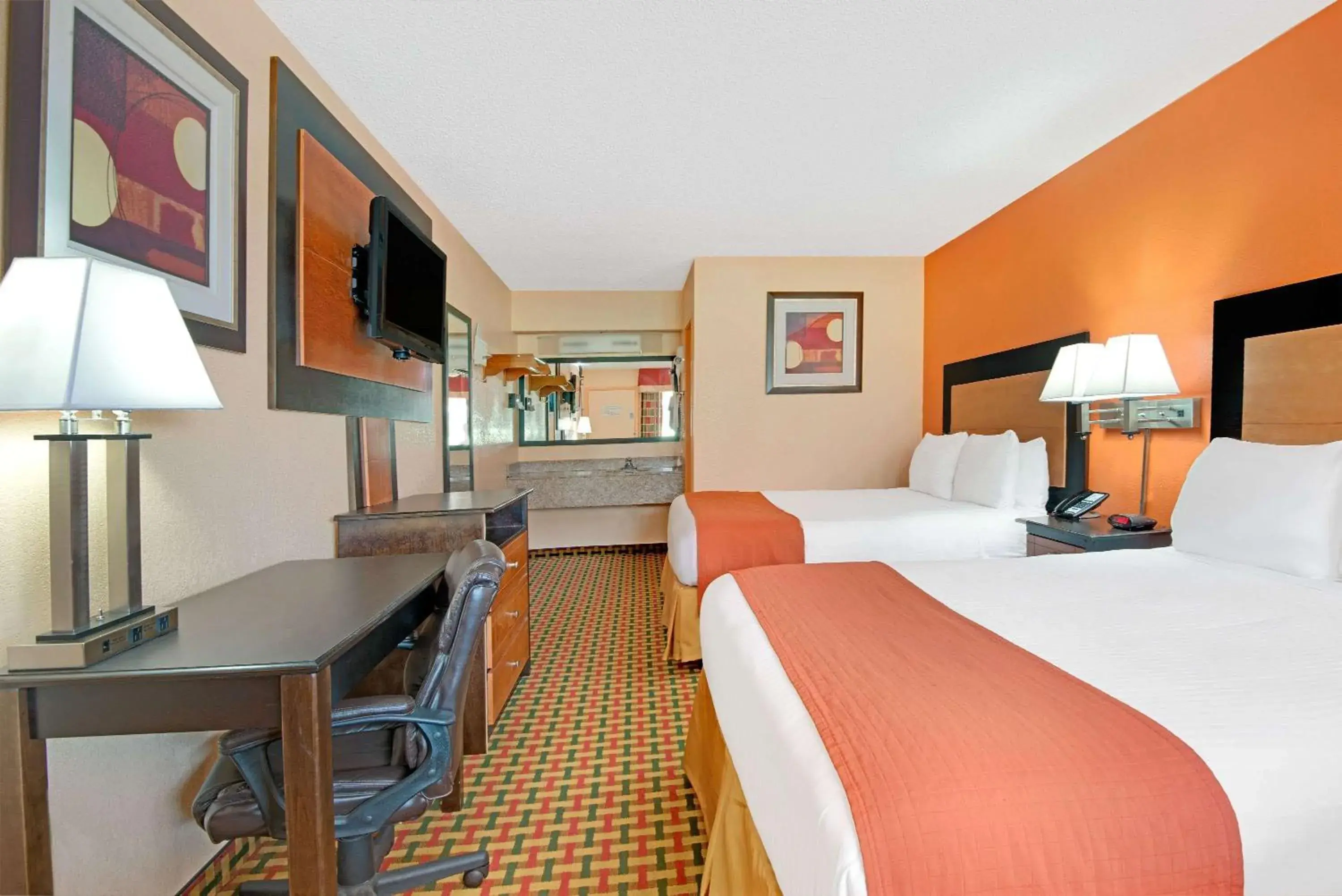 Photo of the whole room in Days Inn by Wyndham Independence