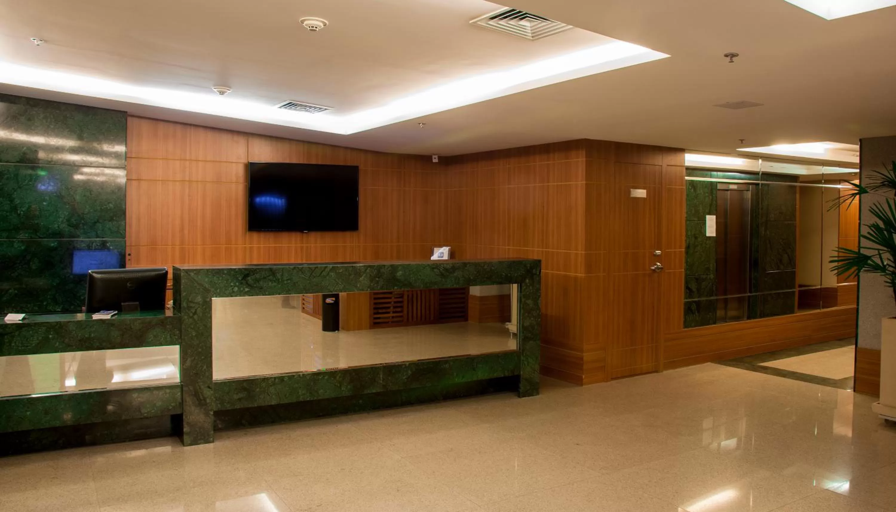 Property building in Américas Granada Hotel