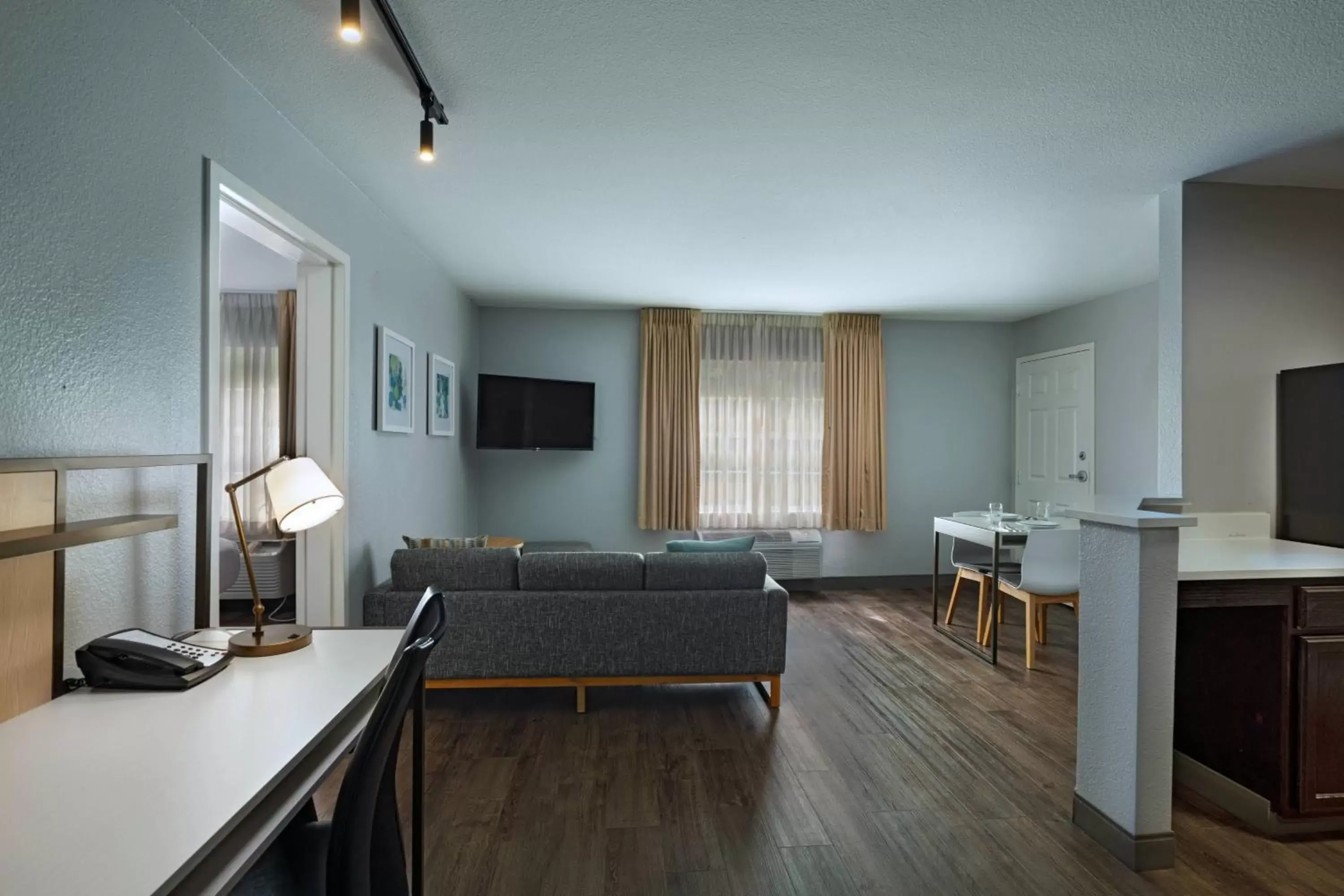 Living room, Dining Area in TownePlace Suites by Marriott Baton Rouge South