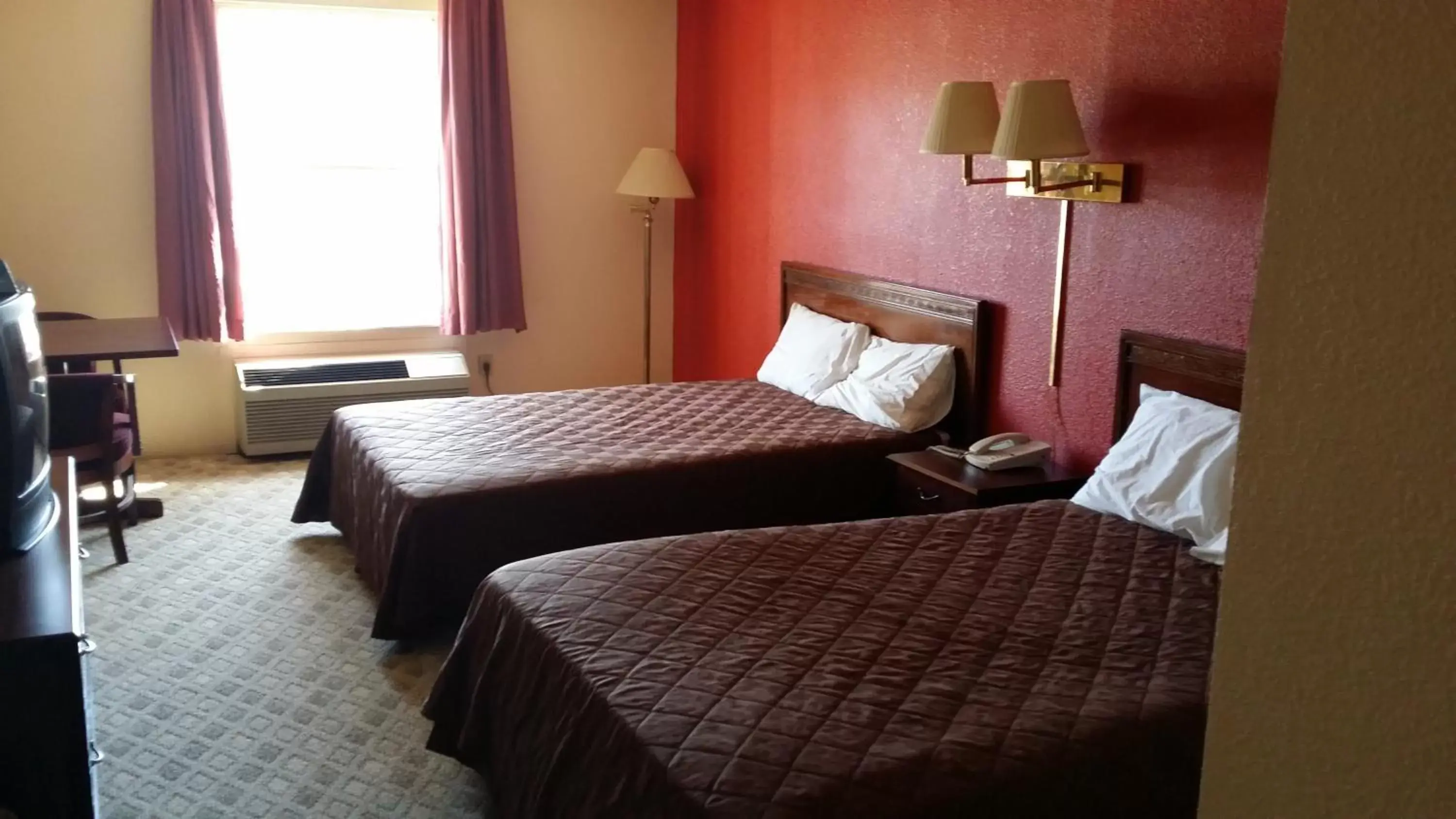 Double Room with Two Double Beds - Non-Smoking in Americourt Hotel and Suites - Elizabethton Double Room with Two Double Beds - Non-Smoking in Americourt Hotel and Suites - Elizabethton