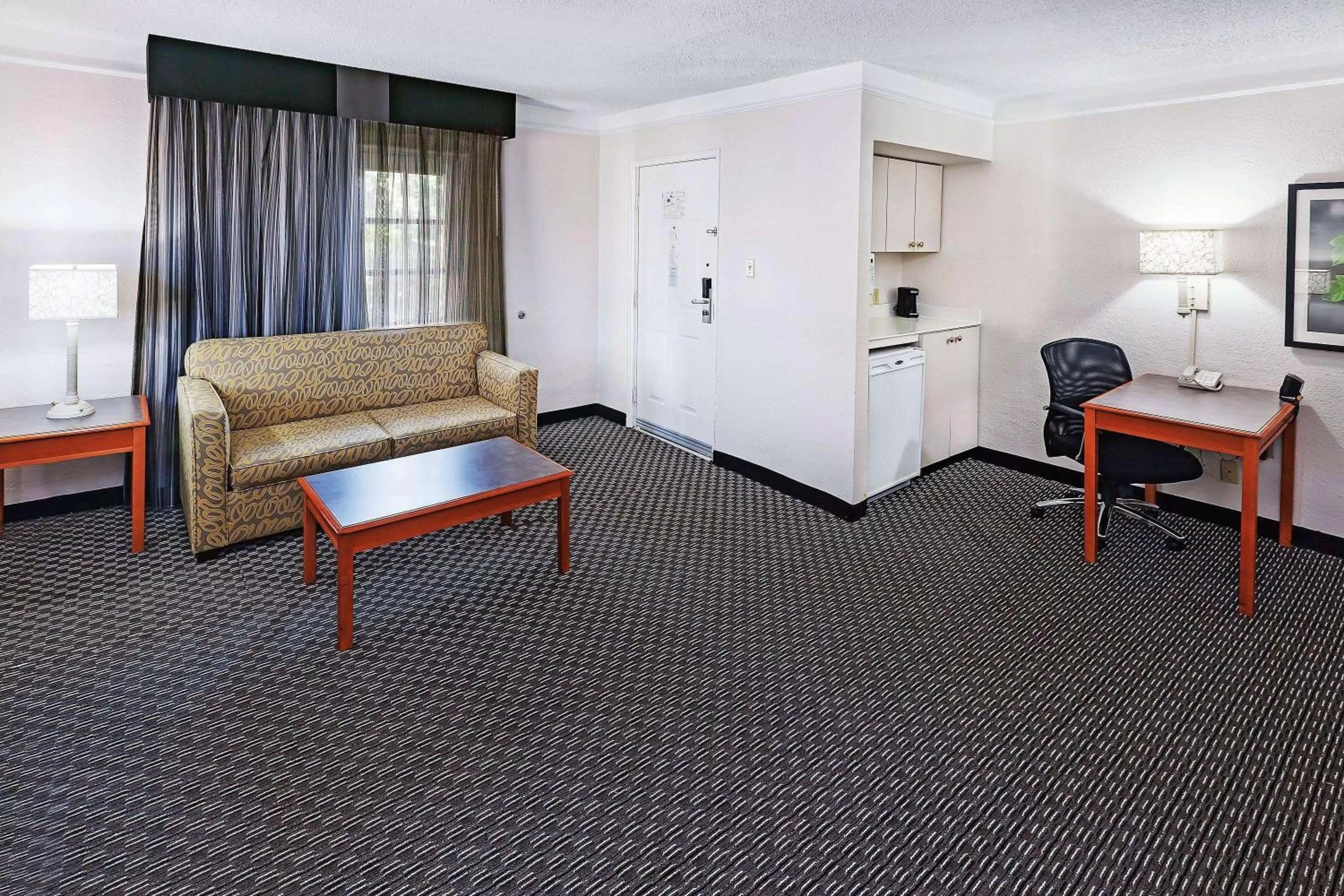 Photo of the whole room in La Quinta Inn by Wyndham Dallas Uptown