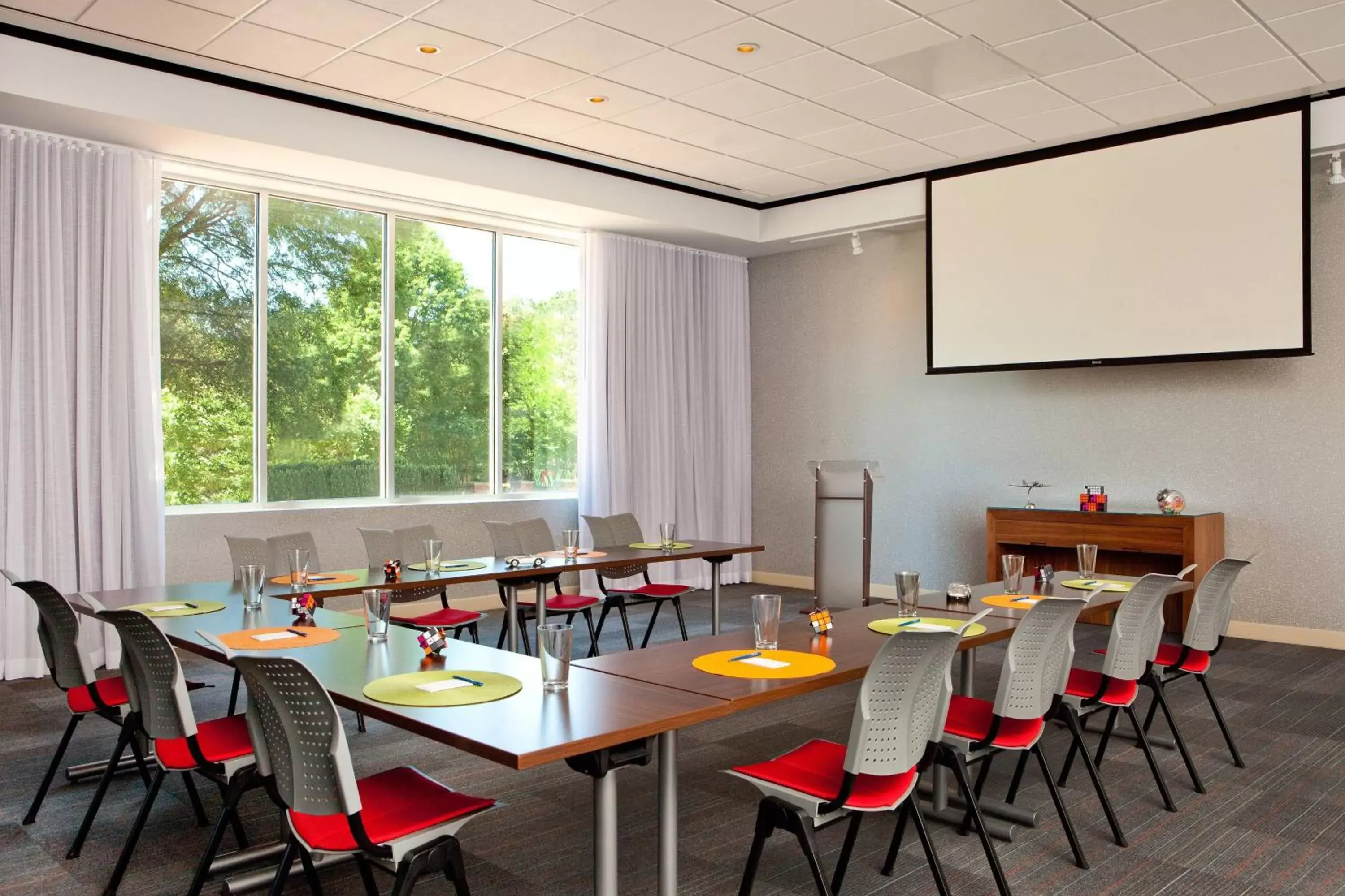 Meeting/conference room, Restaurant/Places to Eat in Aloft Raleigh