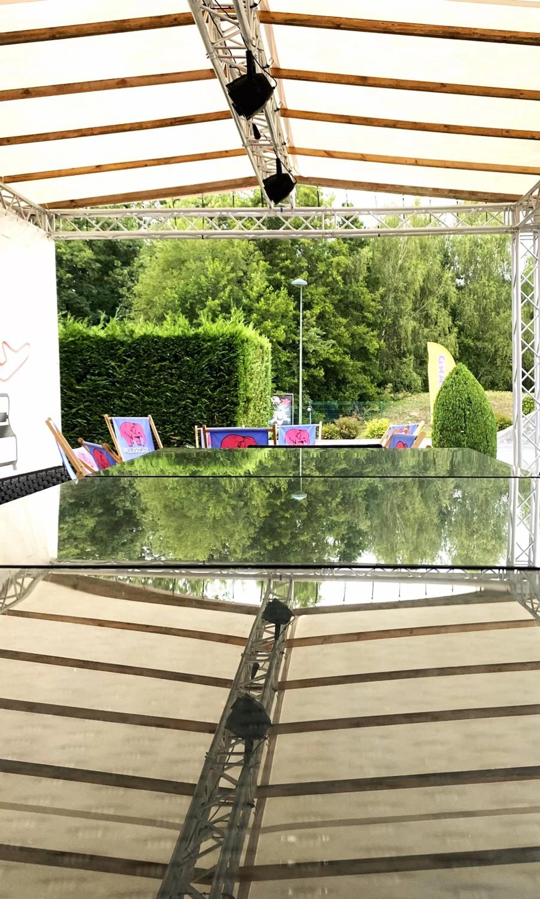 Patio in Ibis Styles Charleroi Airport Aero 44