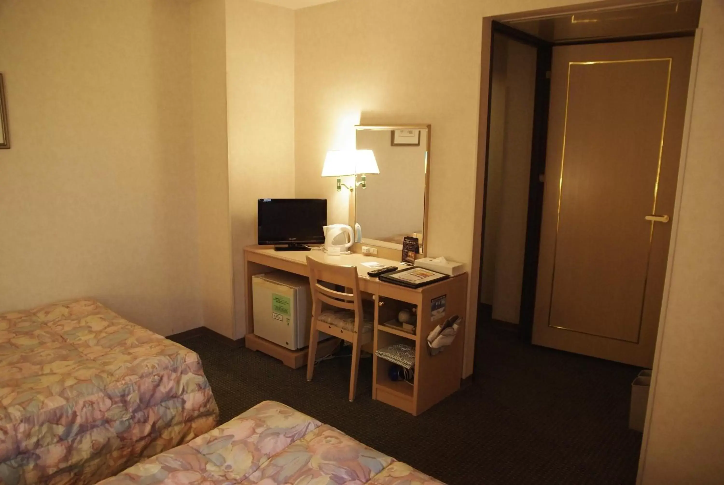 Bed, TV/Entertainment Center in Hida Takayama Washington Hotel Plaza