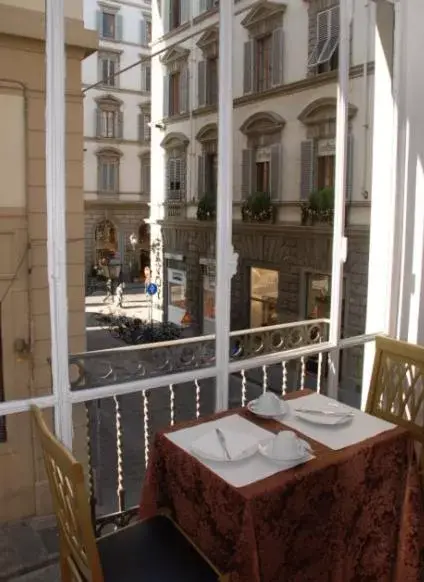 Restaurant/places to eat in Hotel Medici