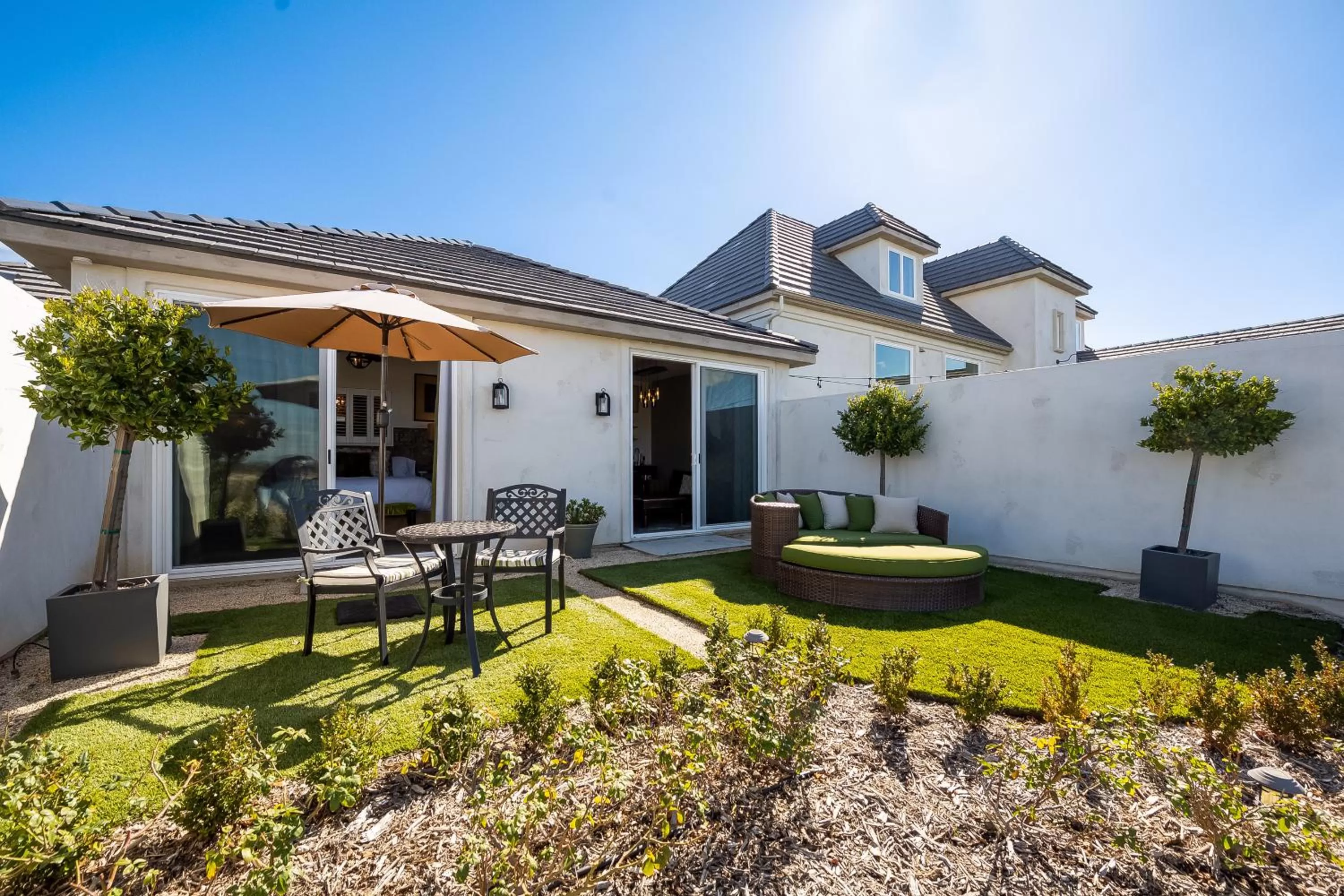 Property building in Domaine Chardonnay