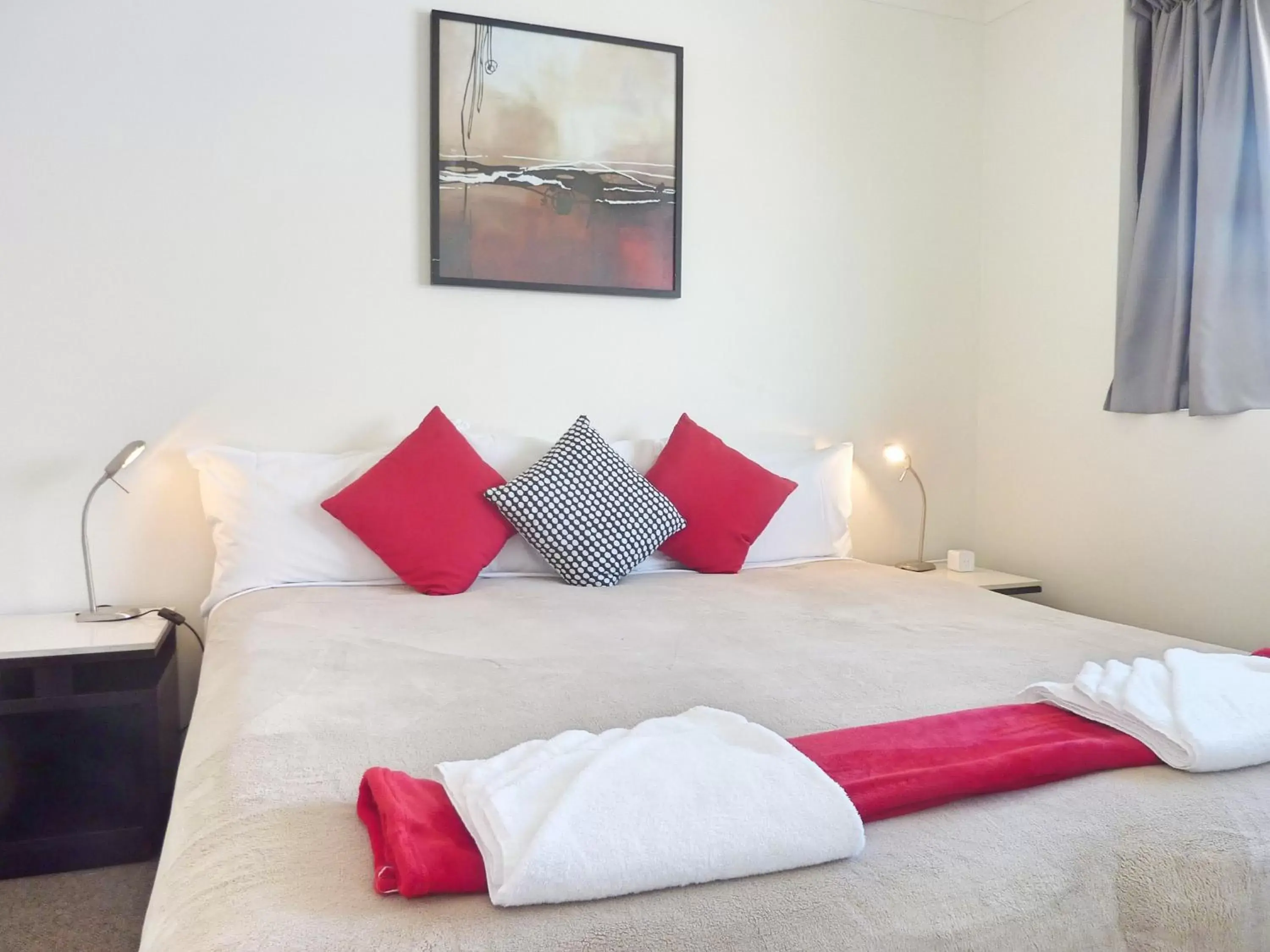 Bed in Jadran Motel & El Jays Holiday Lodge
