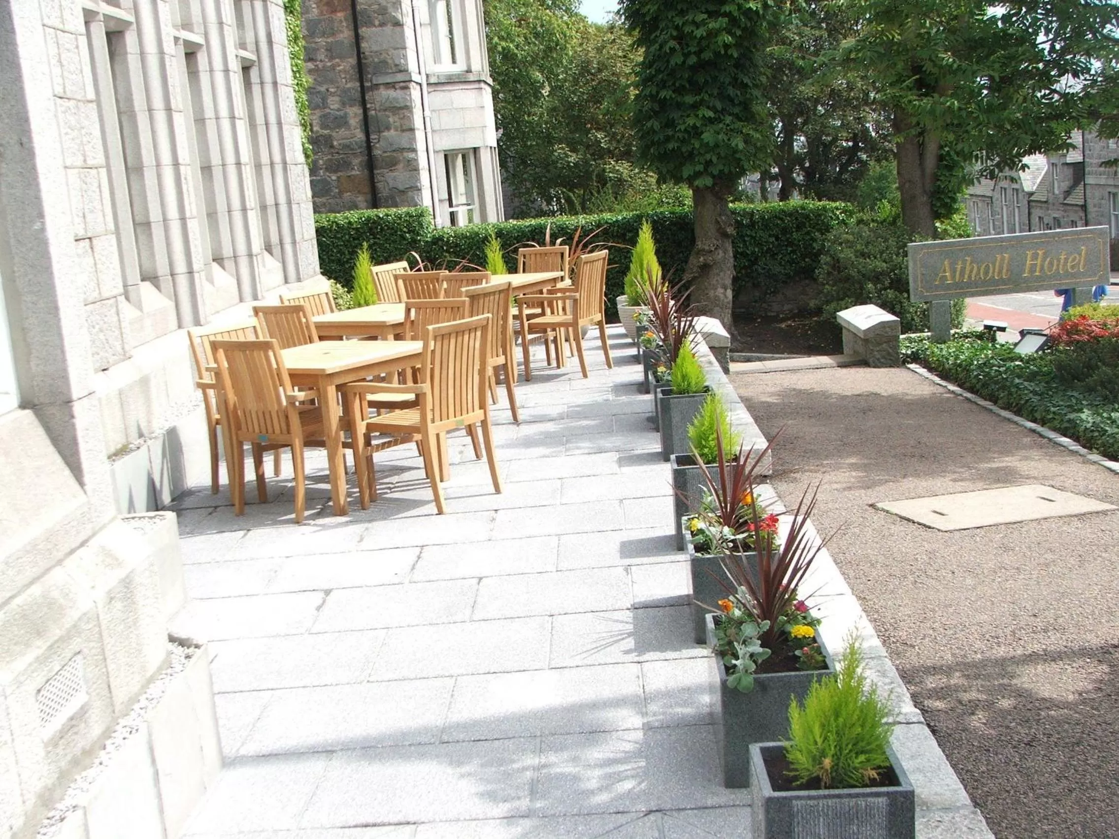 Facade/entrance in Atholl Hotel