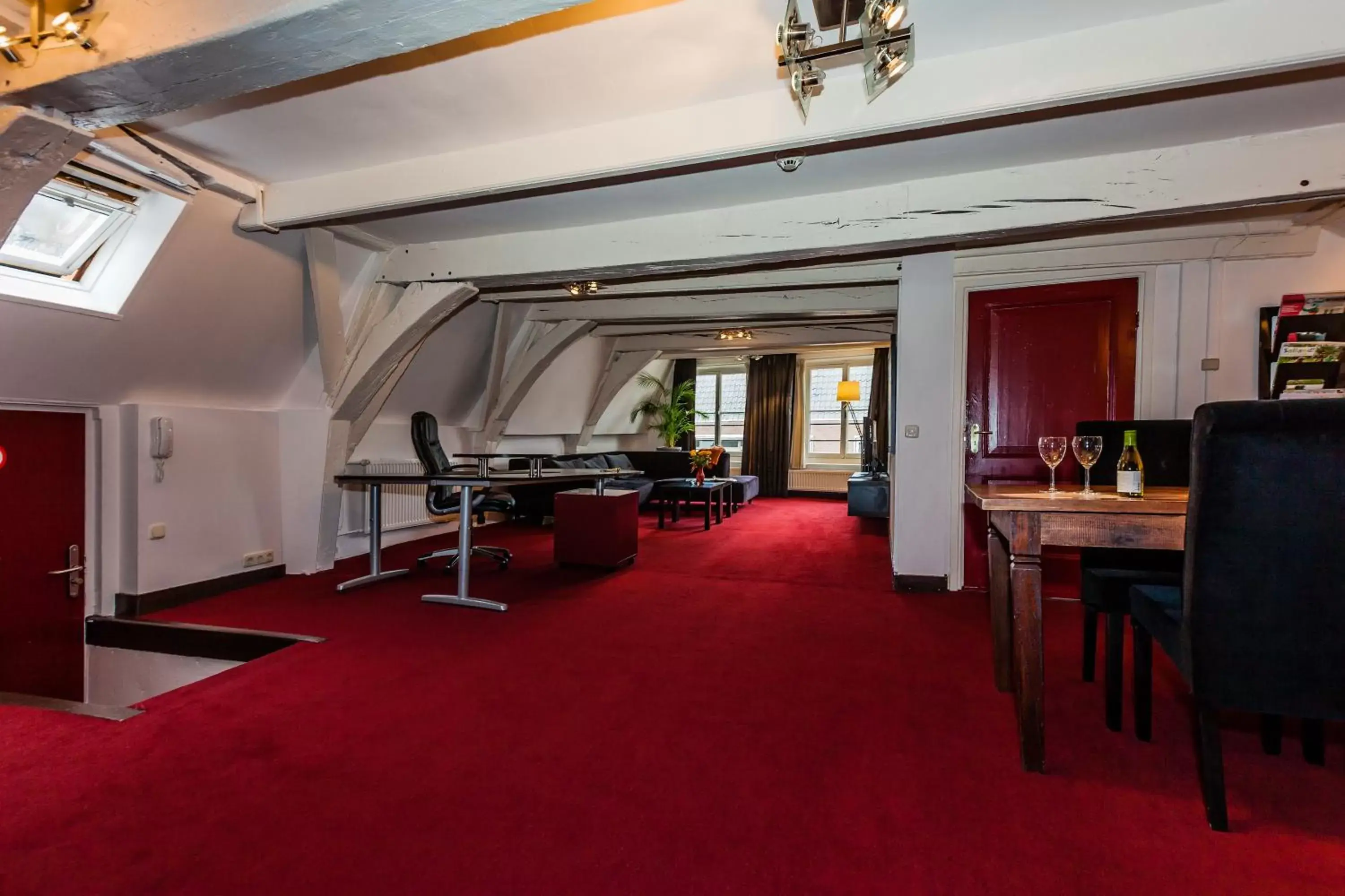 Living room in Hotel de Vischpoorte, hartje Deventer en aan de IJssel