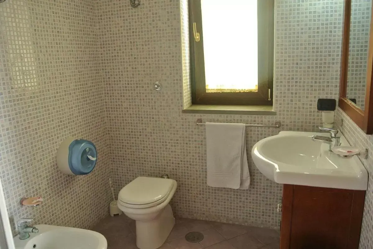 Bathroom in Hotel Le Pinede Vistamare