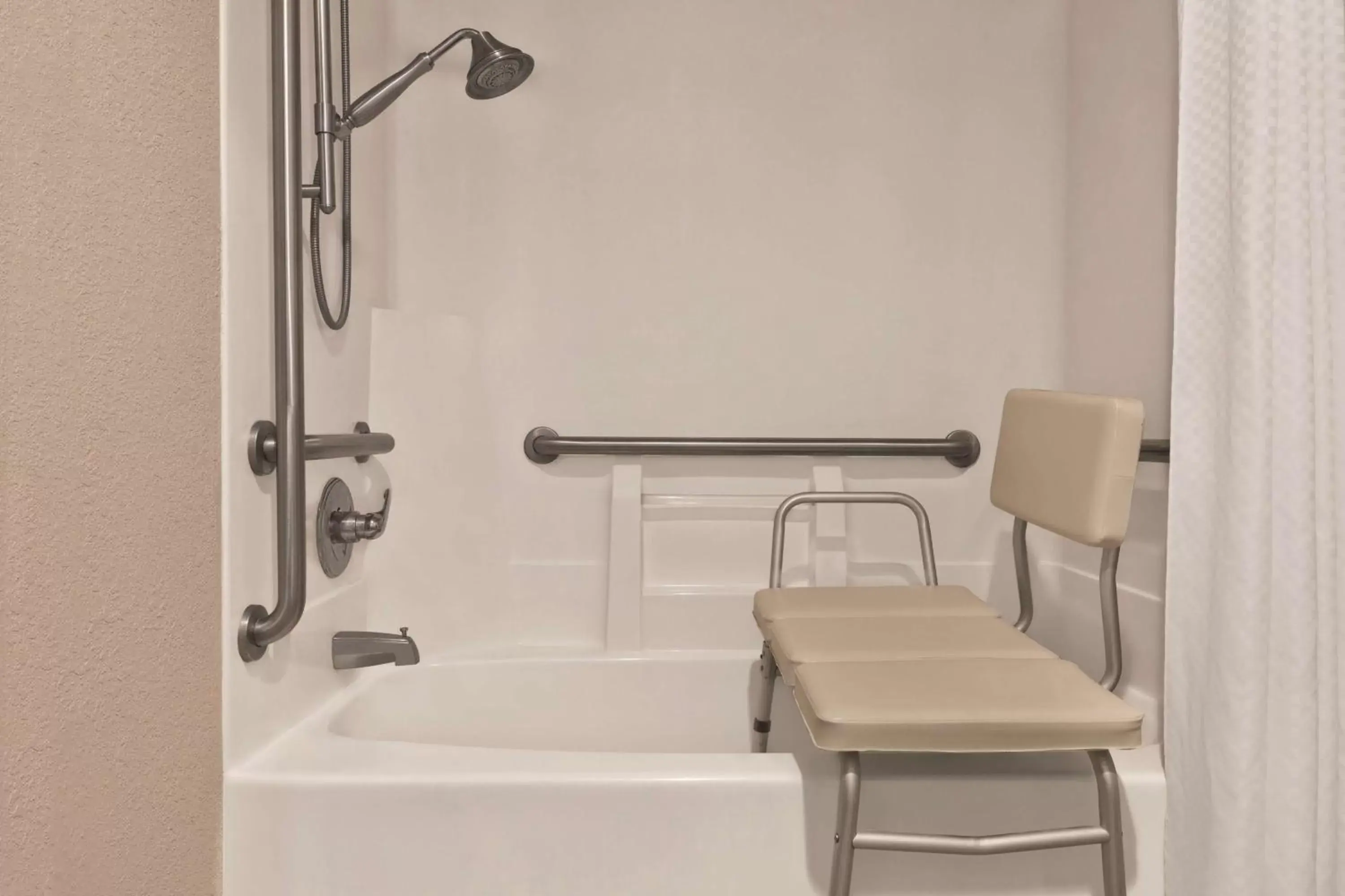 Bathroom in Country Inn & Suites by Radisson, Auburn, IN