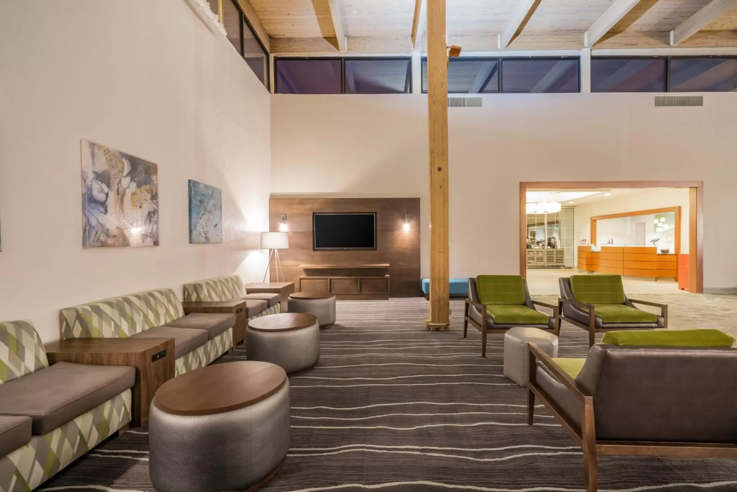 Lobby or reception, Lounge/Bar in enVision Hotel & Conference Center Mansfield-Foxboro