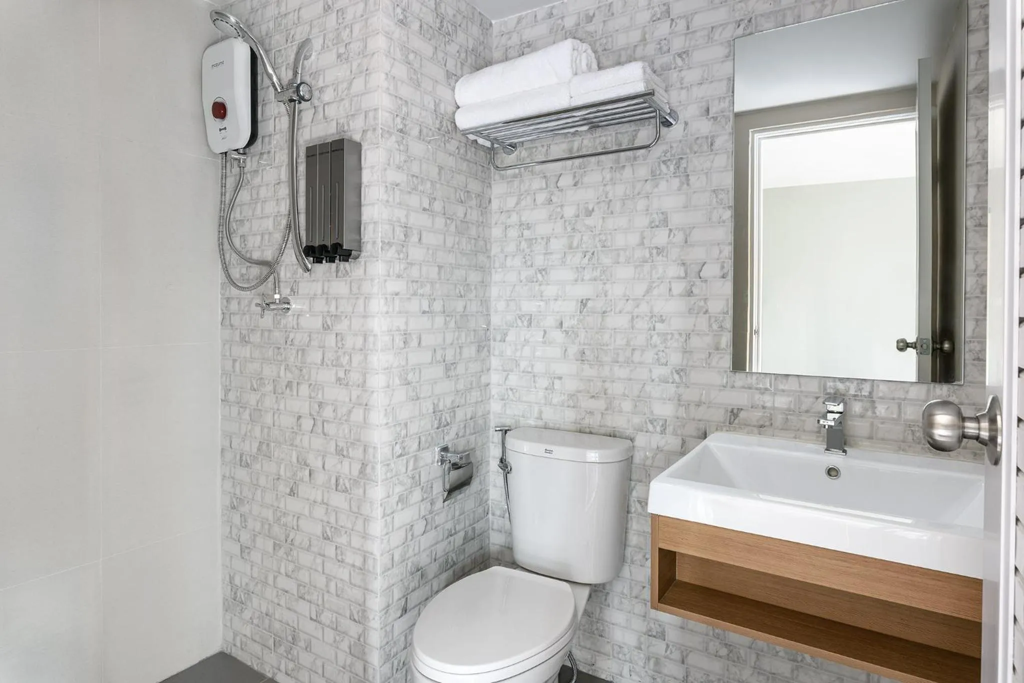 Shower in Travelier Hostel