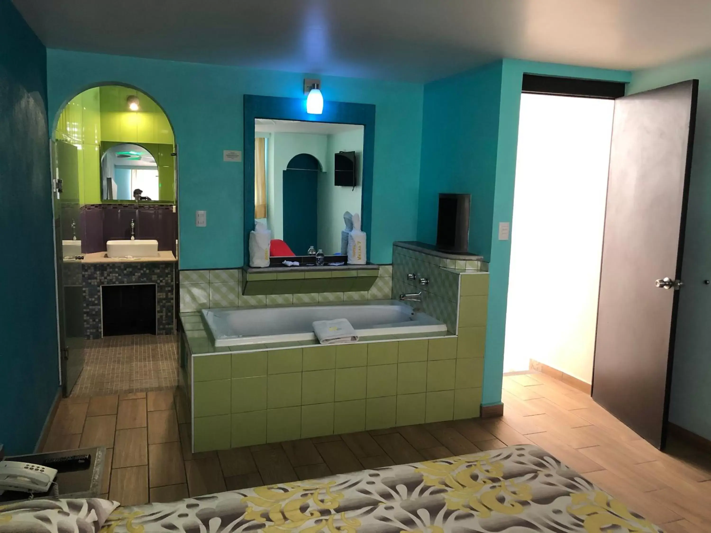 Photo of the whole room, Bathroom in Hotel & Villas 7