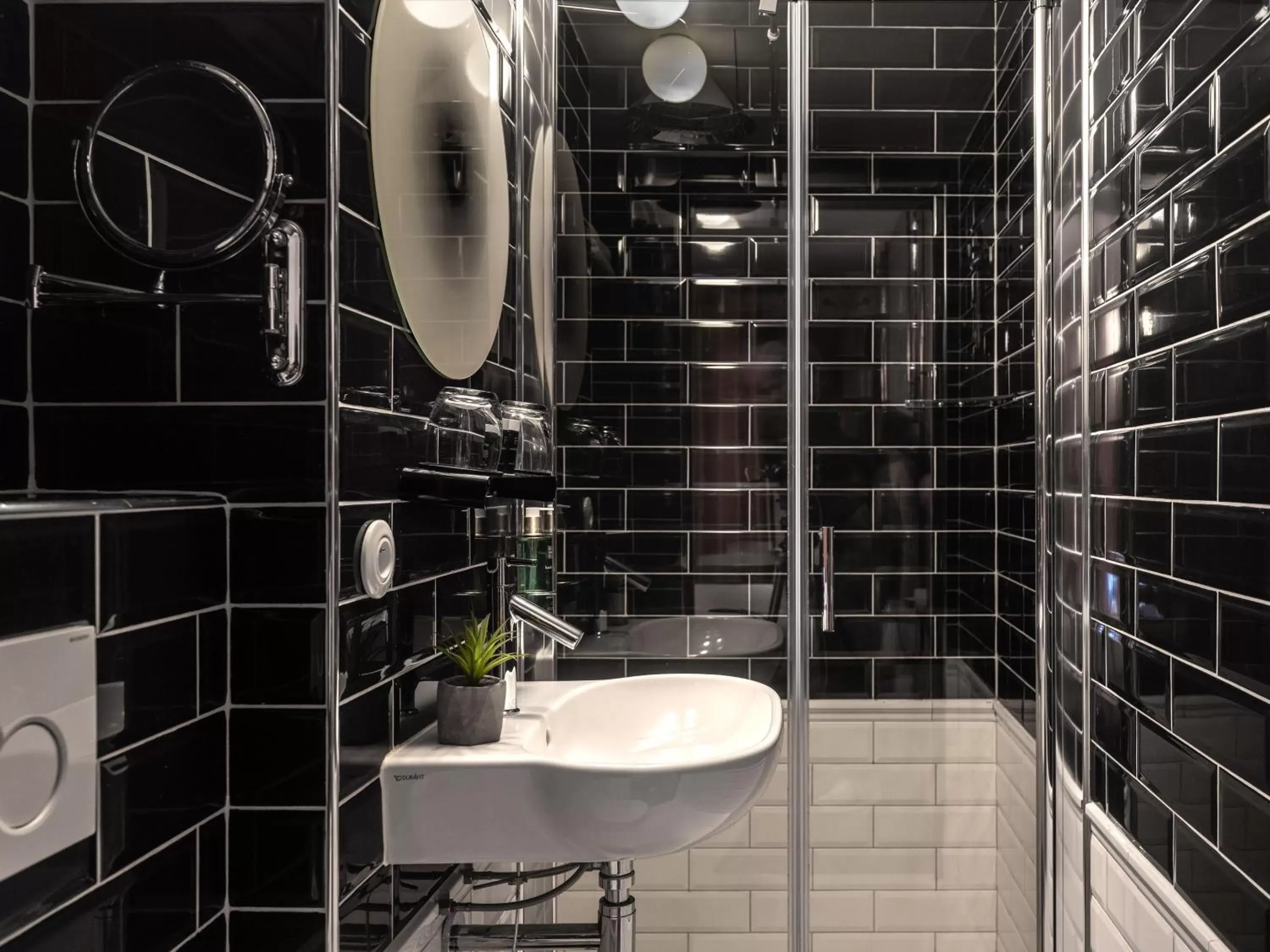 Shower, Bathroom in Hôtel Exquis by Elegancia