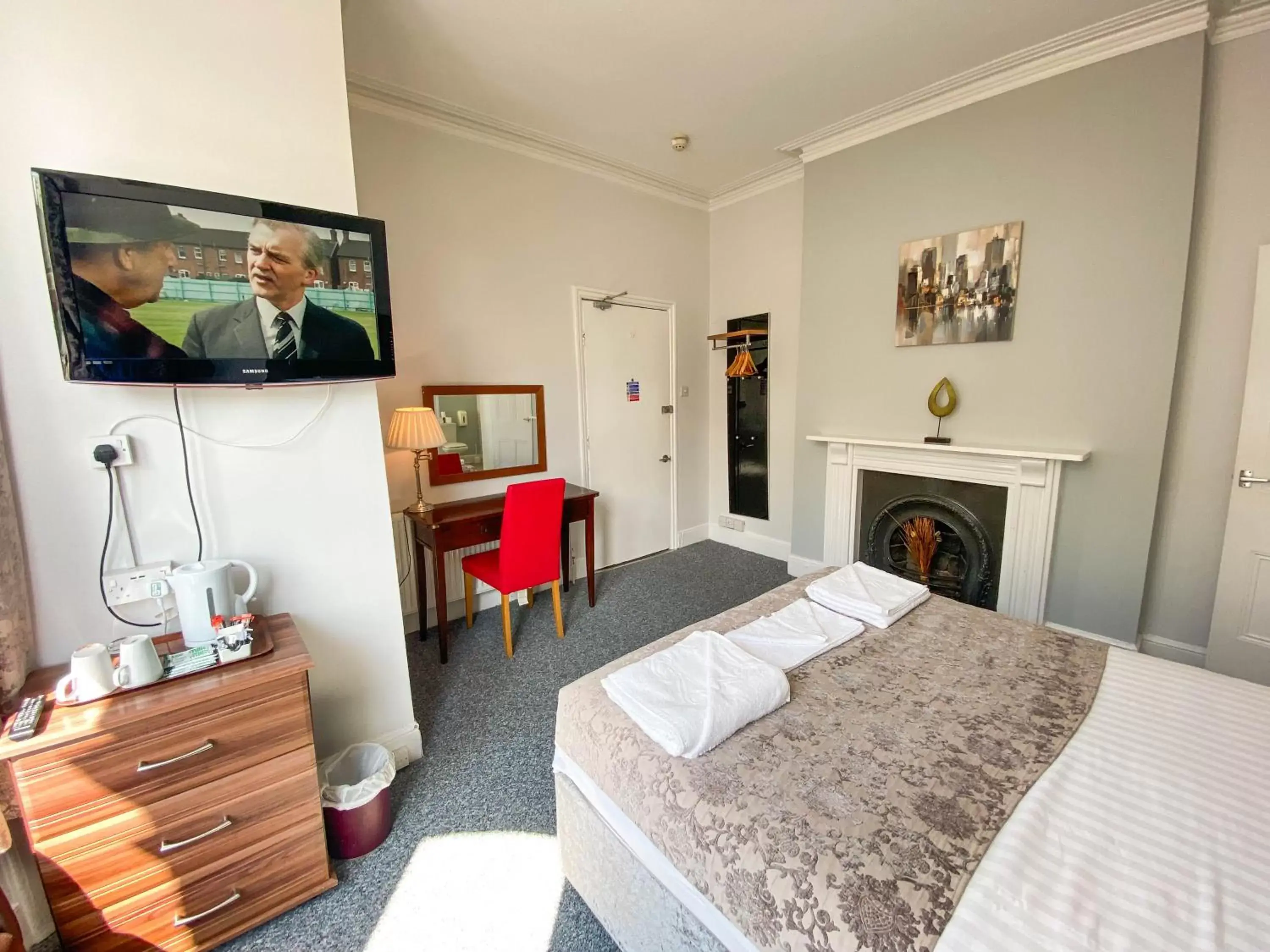 Superior Double Room - single occupancy in The Broadway Hotel Superior Double Room - single occupancy in The Broadway Hotel