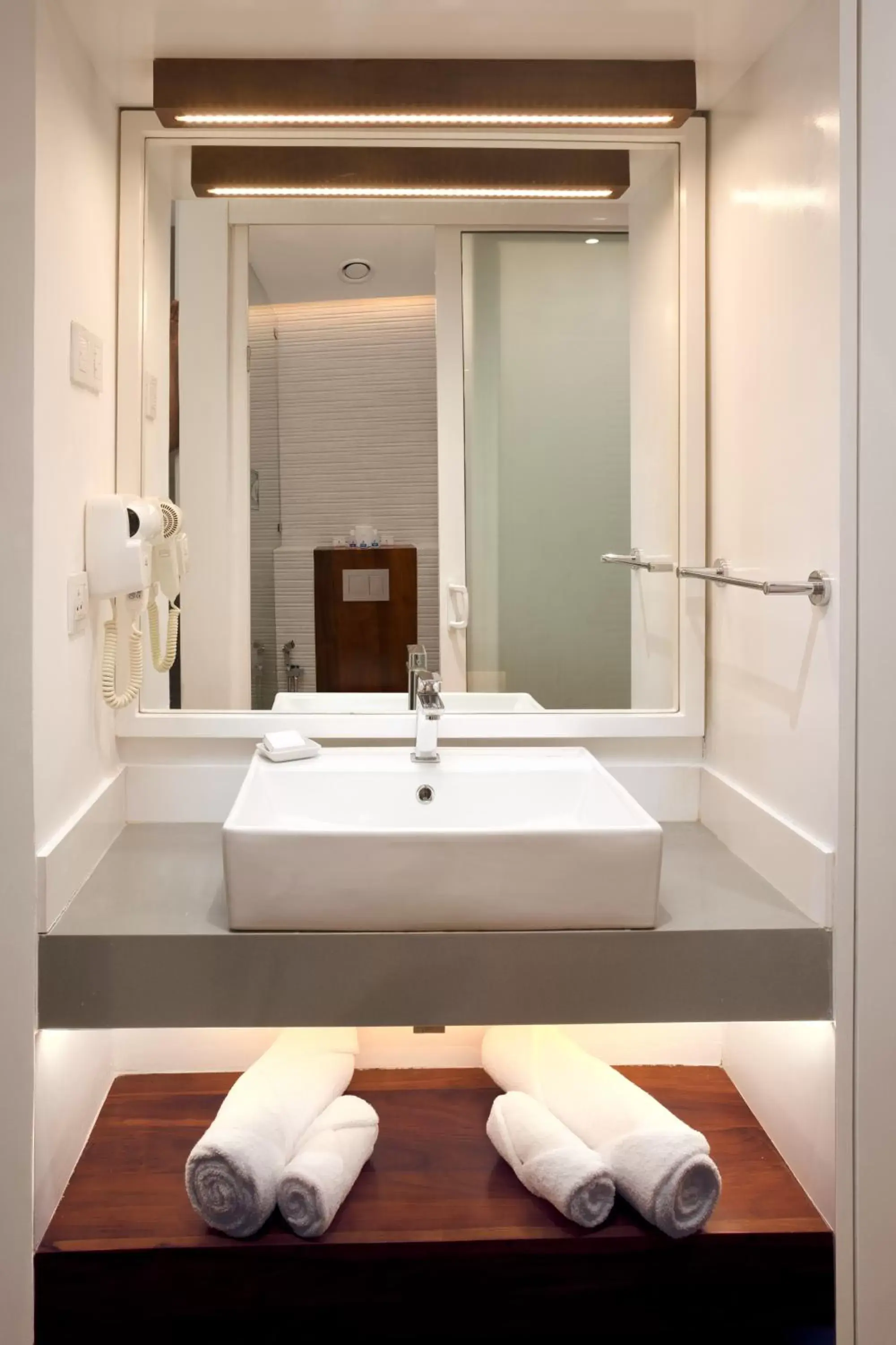 towels, Bathroom in Camelot Beach Hotel