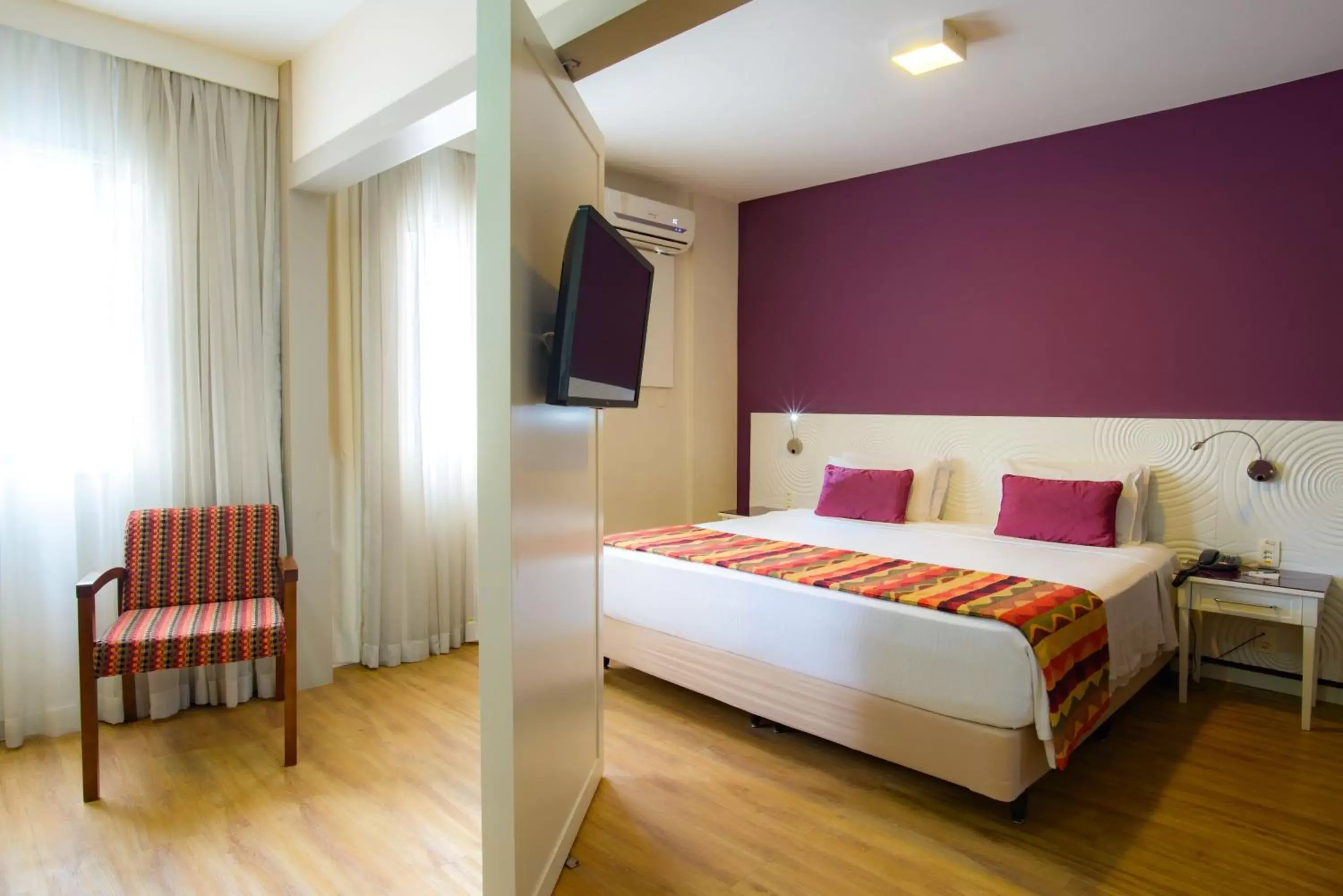 Bedroom, Bed in Quality Suites Alphaville