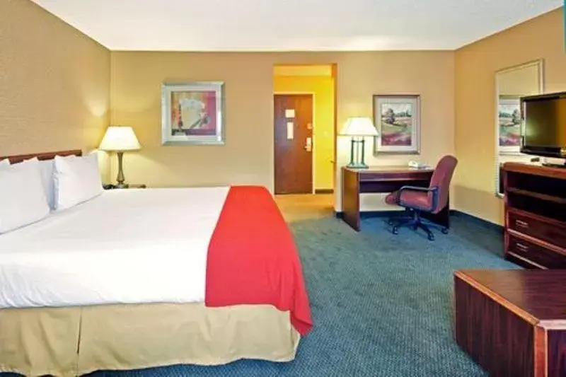 Photo of the whole room, Bed in Holiday Inn Express Hotel Fort Campbell-Oak Grove by IHG Photo of the whole room, Bed in Holiday Inn Express Hotel Fort Campbell-Oak Grove by IHG