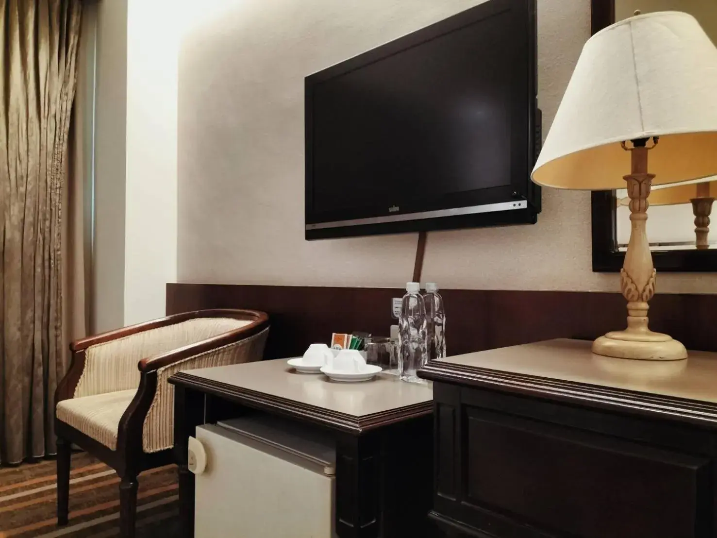 TV and multimedia, TV/Entertainment Center in Urban Hotel 33