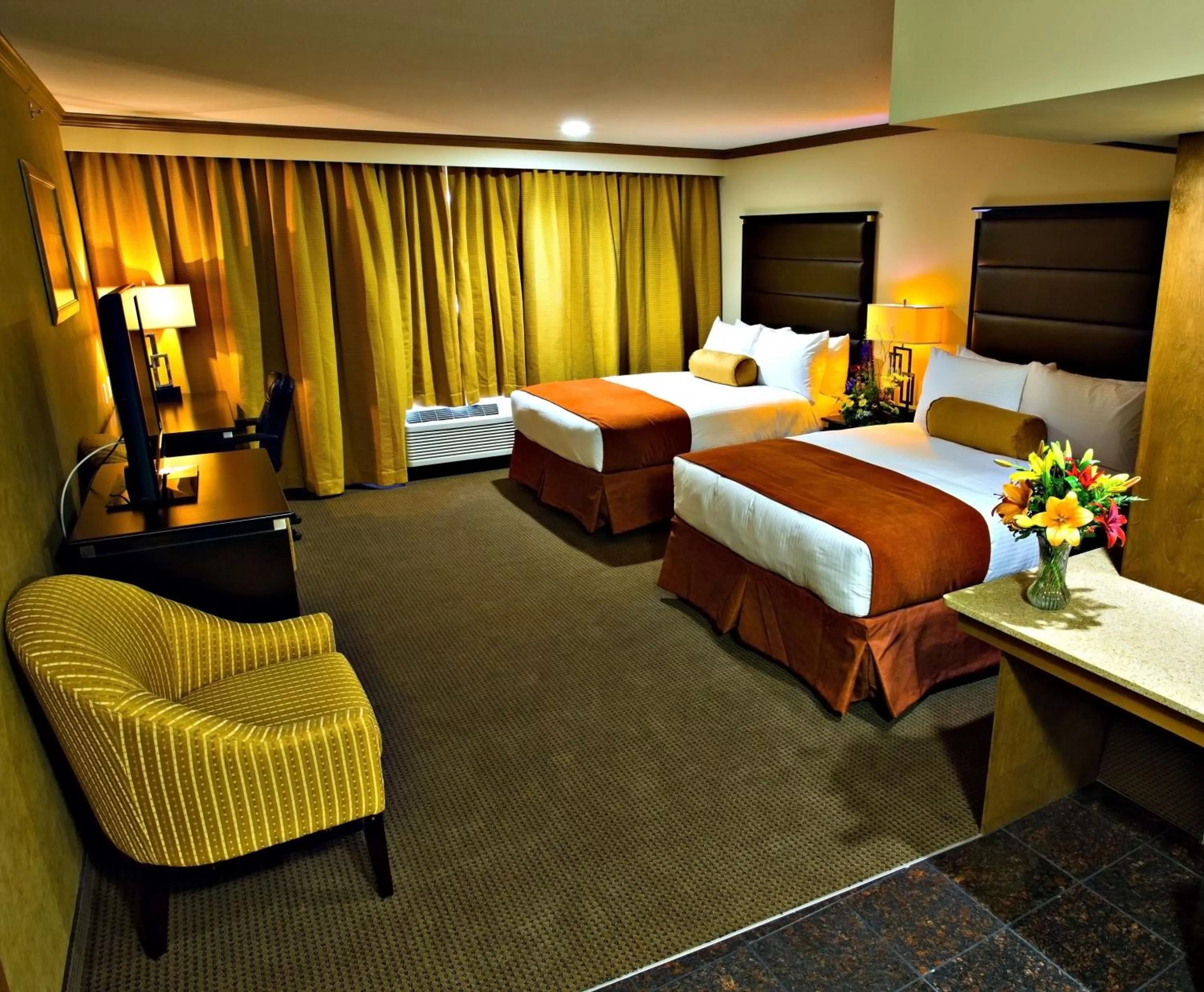 Photo of the whole room, Bed in Camrose Resort Hotel