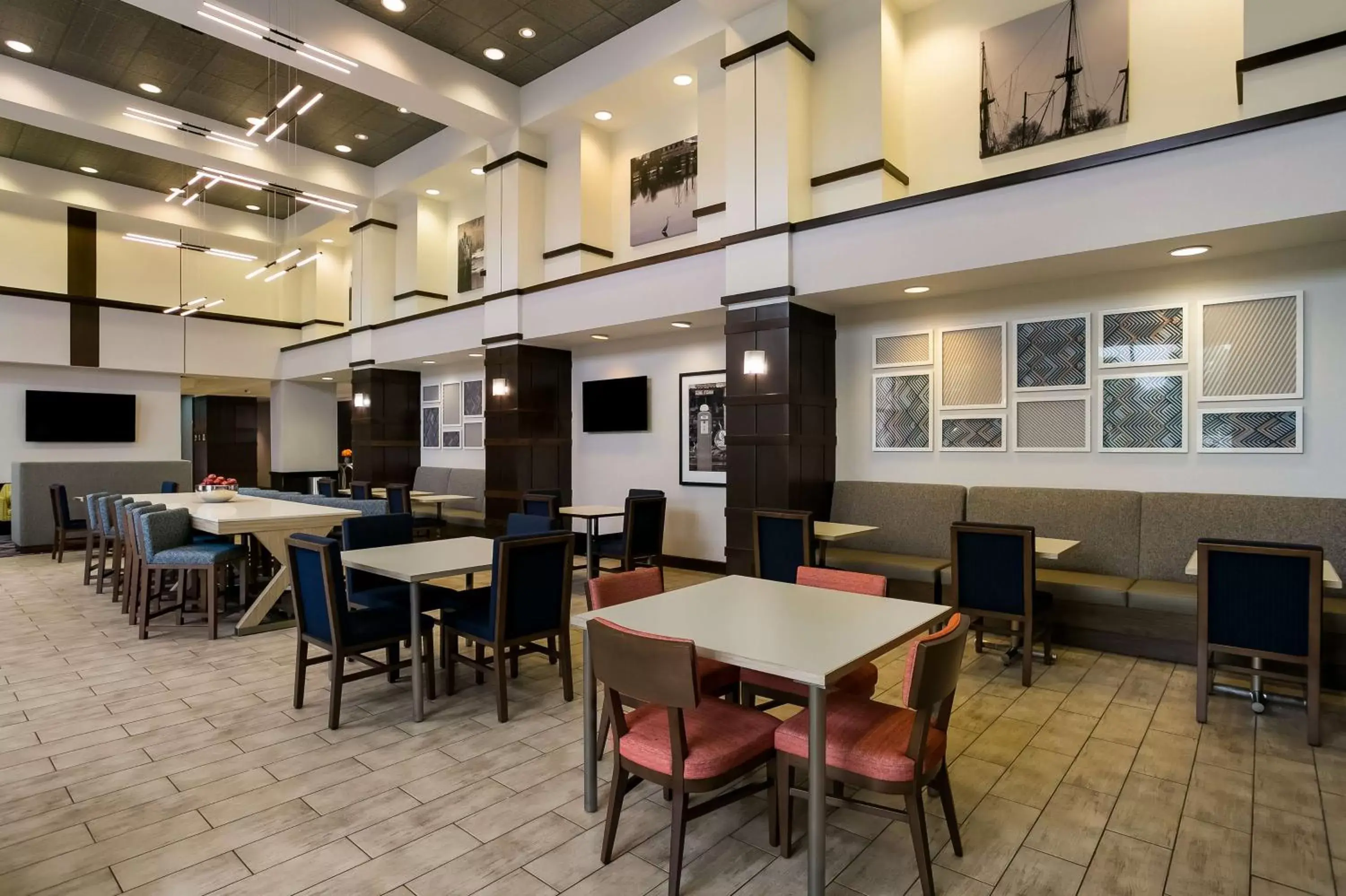 Breakfast, Restaurant/Places to Eat in Hampton Inn & Suites Wilmington Christiana