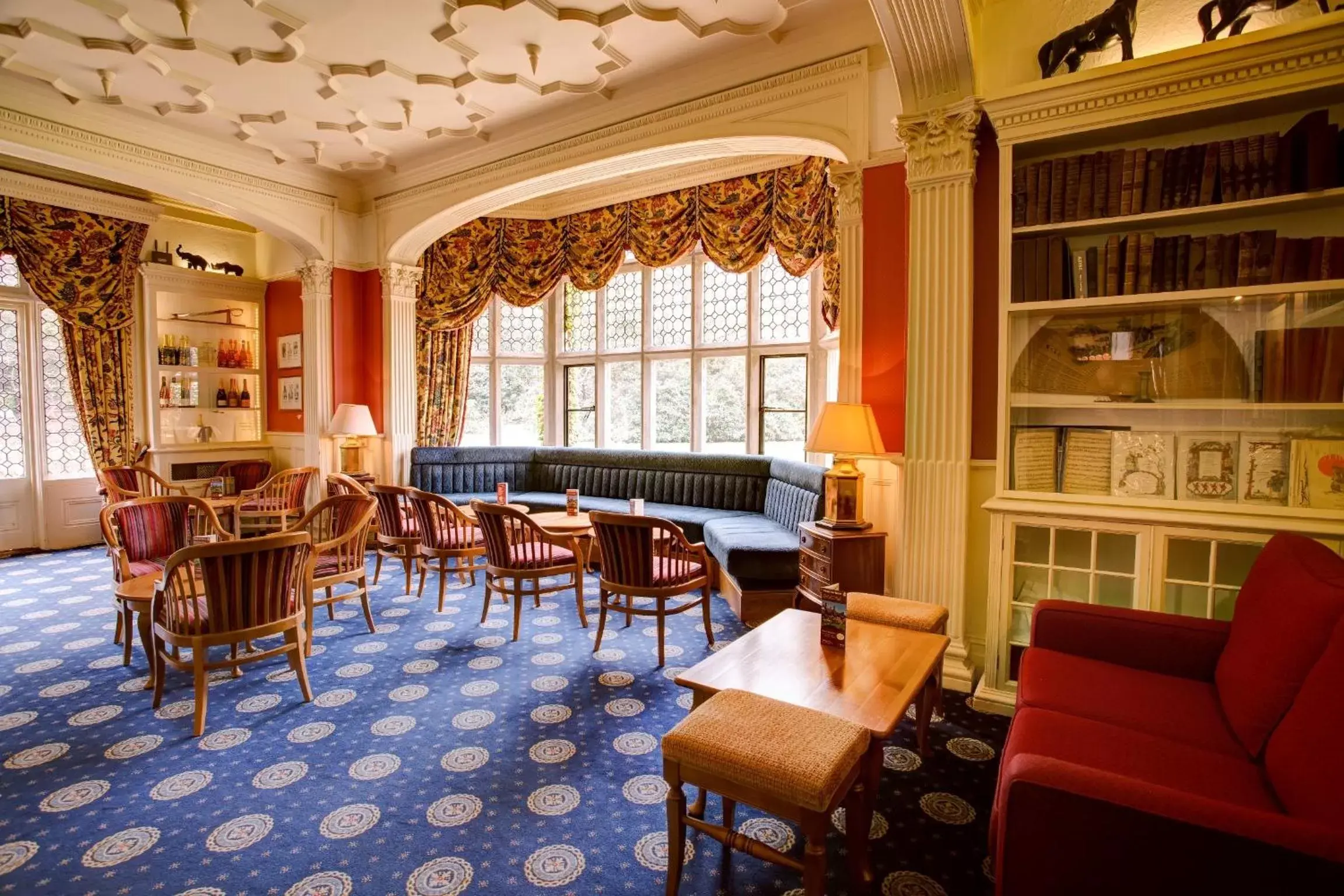 Lounge or bar in Best Western PLUS Grim's Dyke Hotel Lounge or bar in Best Western PLUS Grim's Dyke Hotel