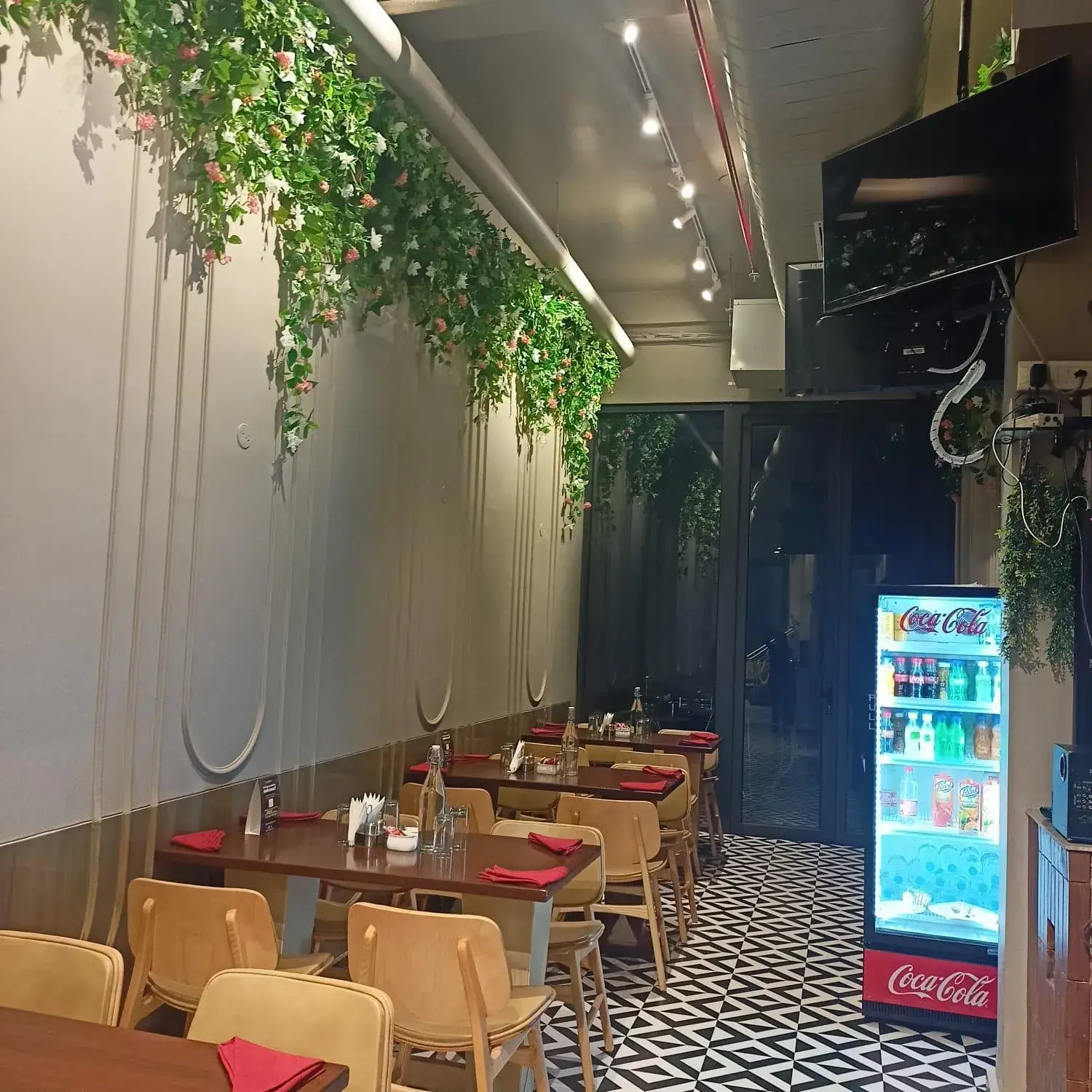 Restaurant/Places to Eat in Cosy Grand, Near Chanakyapuri, Embassy Area