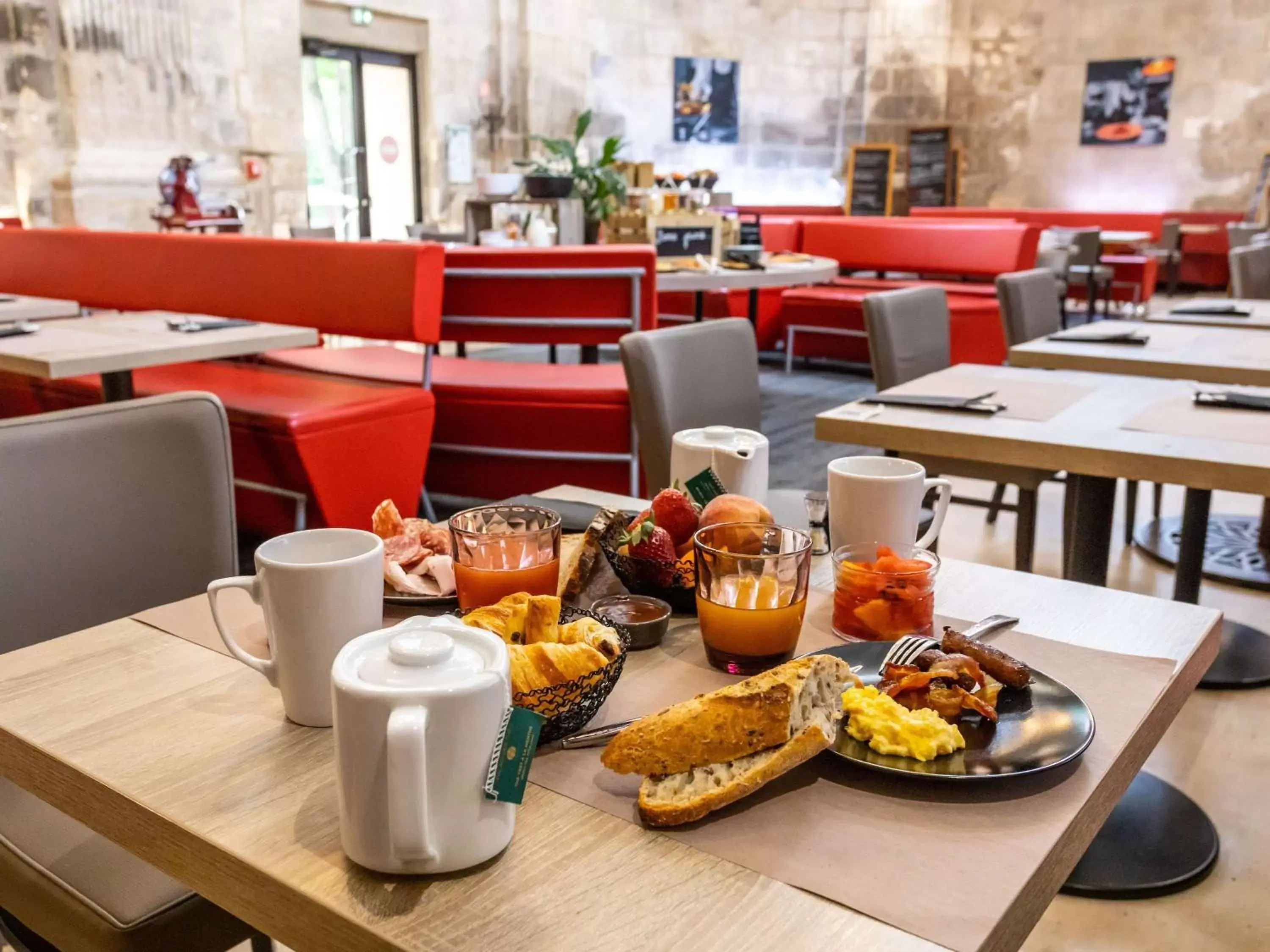 Breakfast, Restaurant/Places to Eat in Hotel De Bourbon Grand Hotel Mercure Bourges