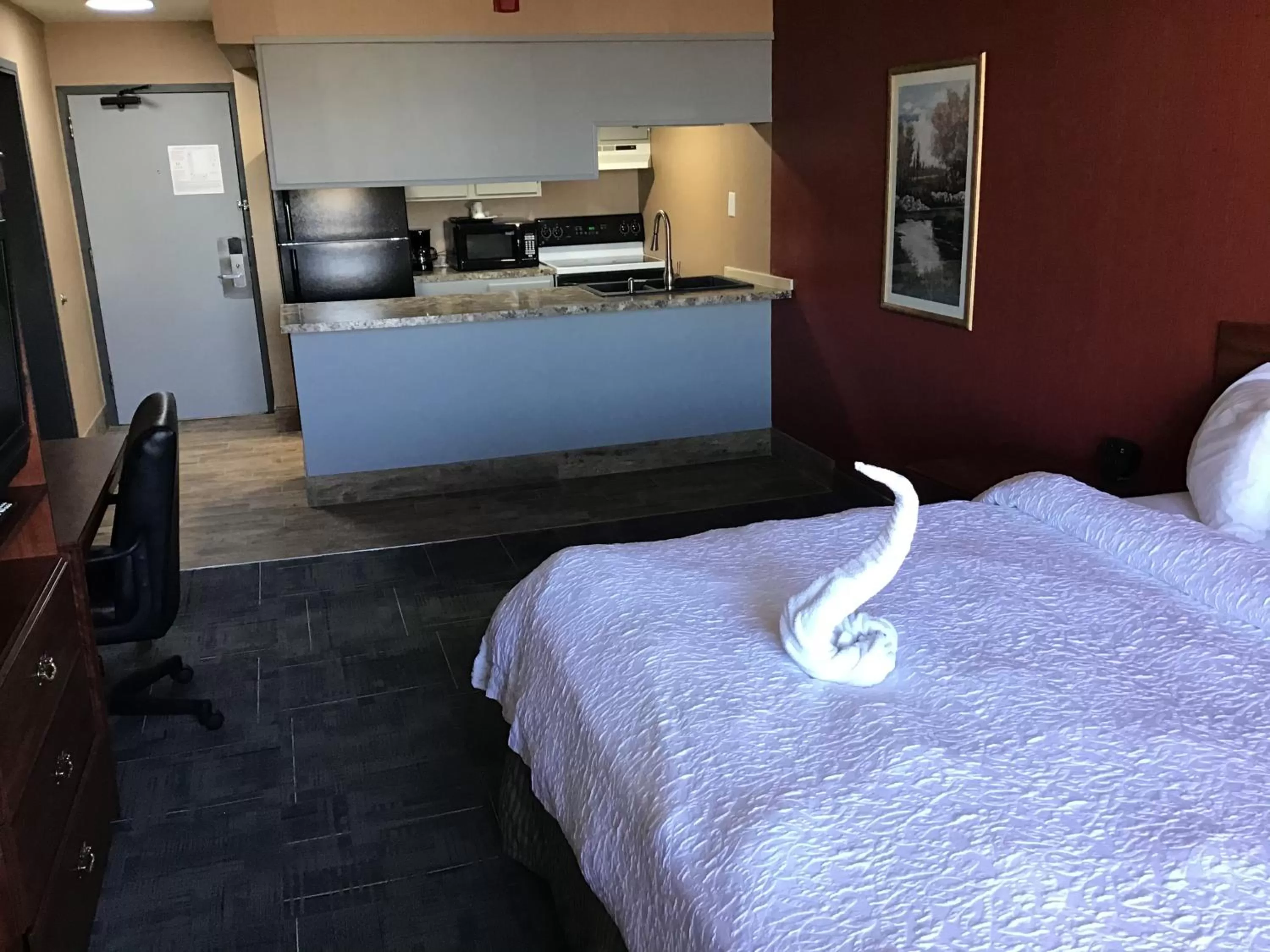 Bedroom in Howard Johnson by Wyndham Gillette