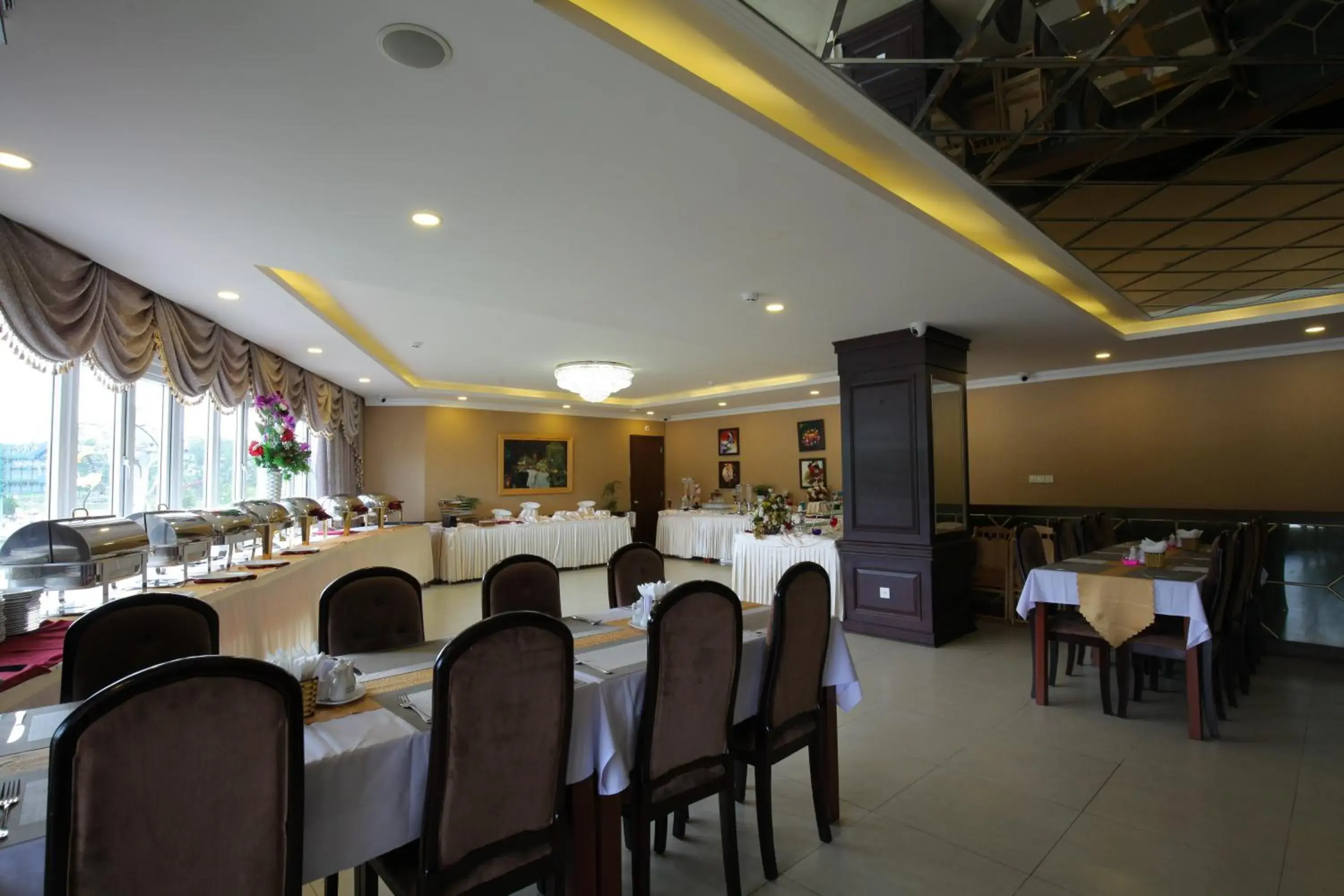 Restaurant/Places to Eat in Kings Hotel Dalat