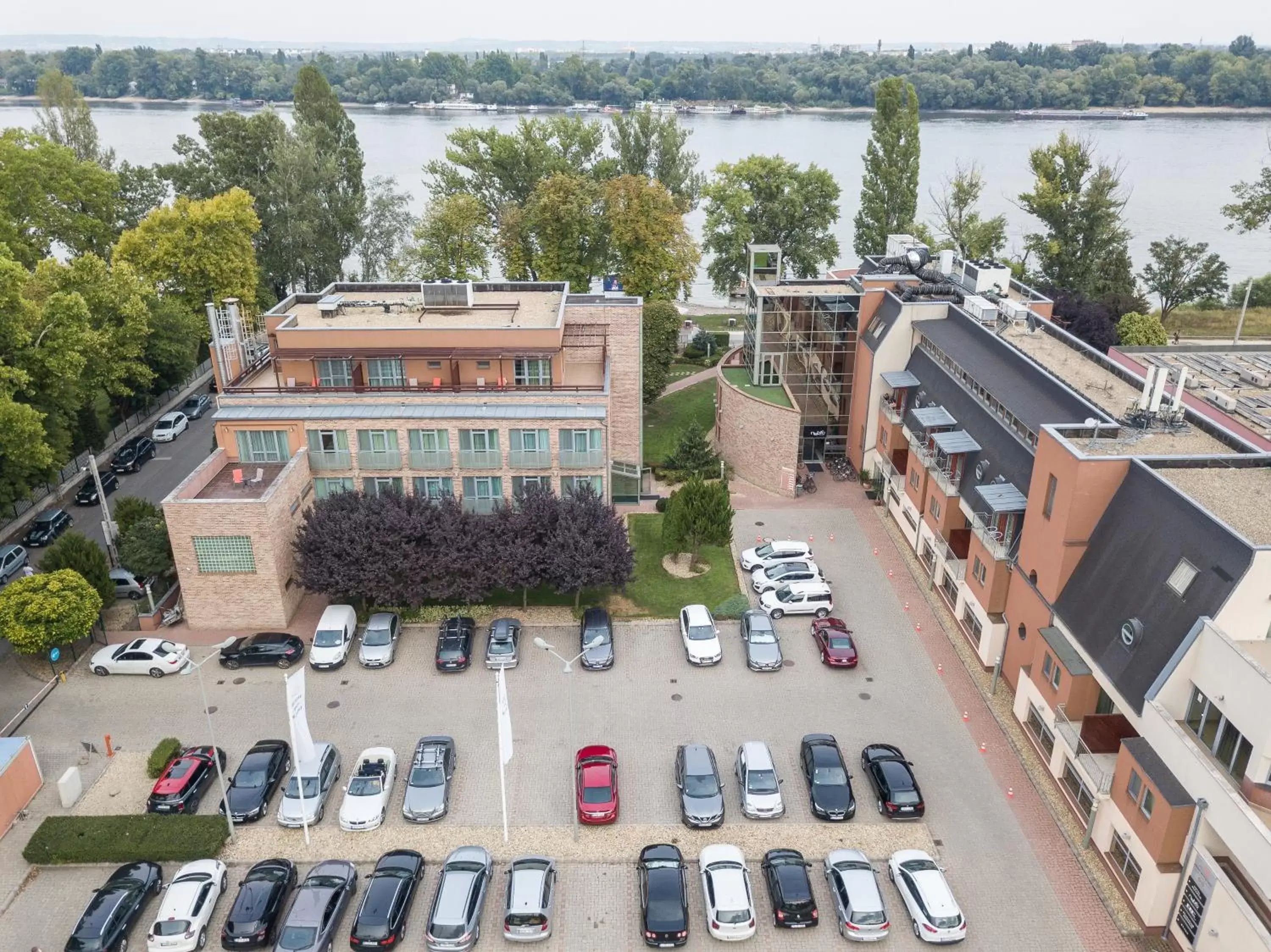 Bird's eye view, Bird's-eye View in Holiday Beach Budapest Wellness Hotel with Sauna Park