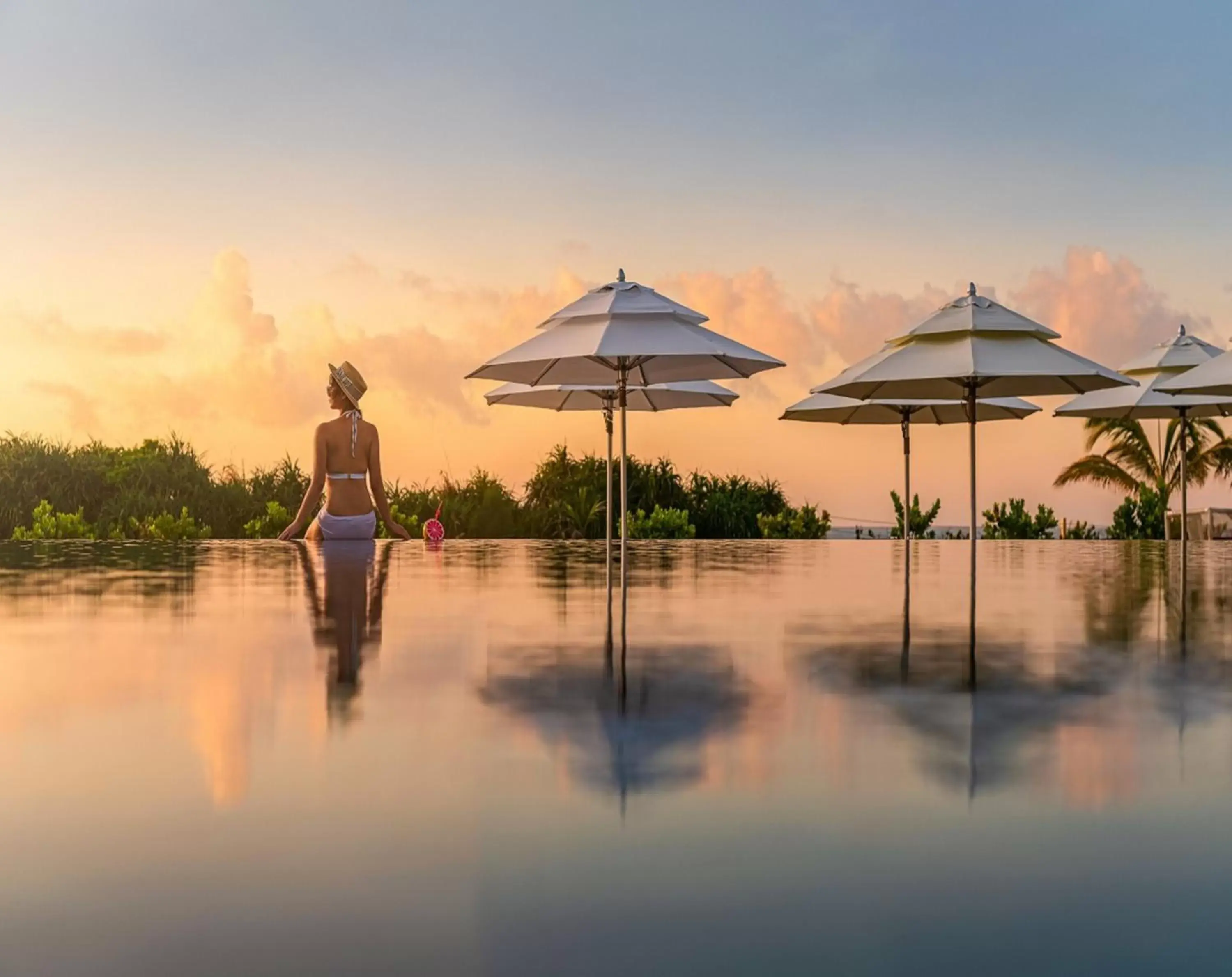 Sunset, Swimming Pool in The Ritz-Carlton Sanya, Yalong Bay