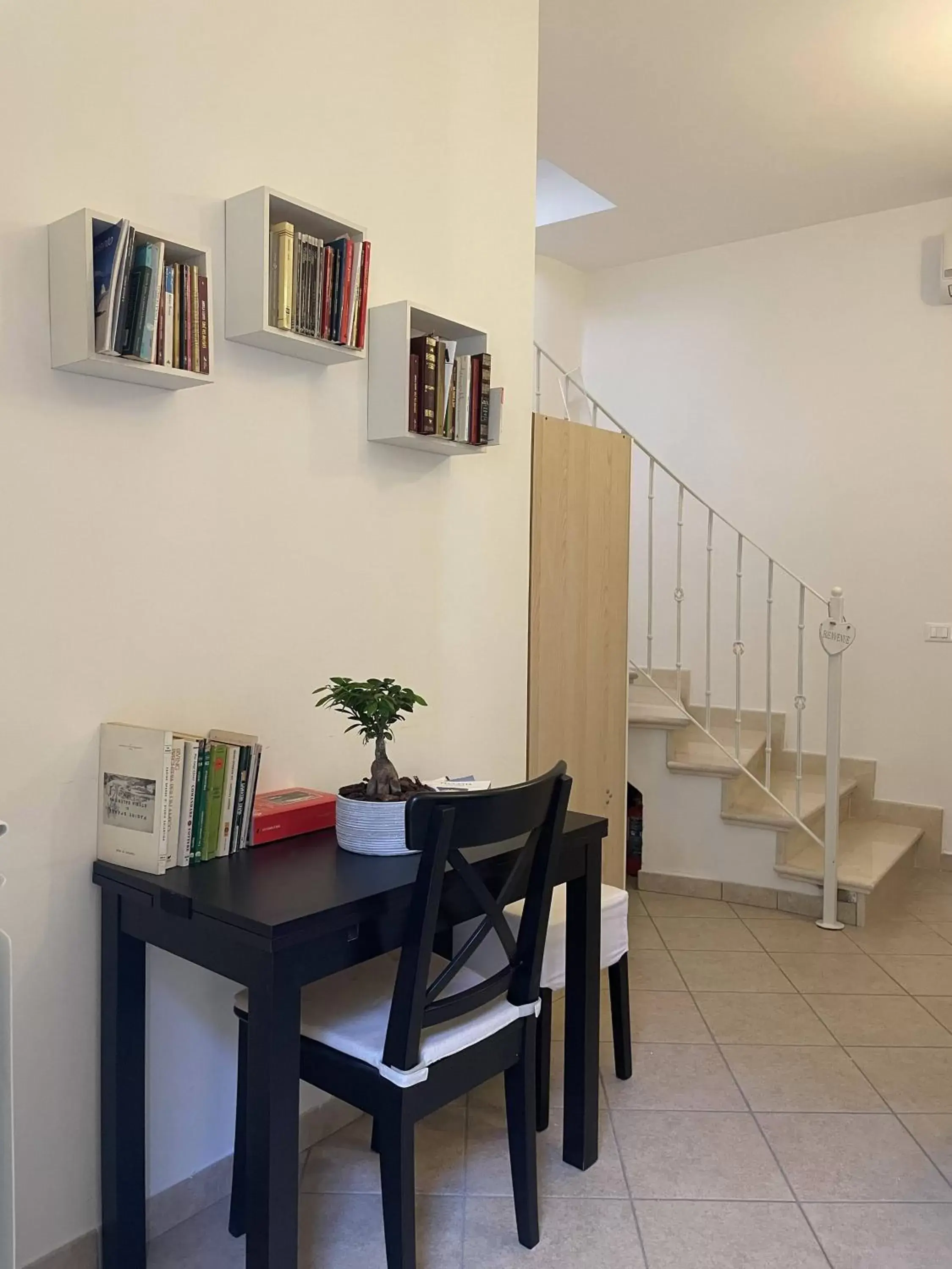 Lobby or reception, Seating Area in Book and Bed