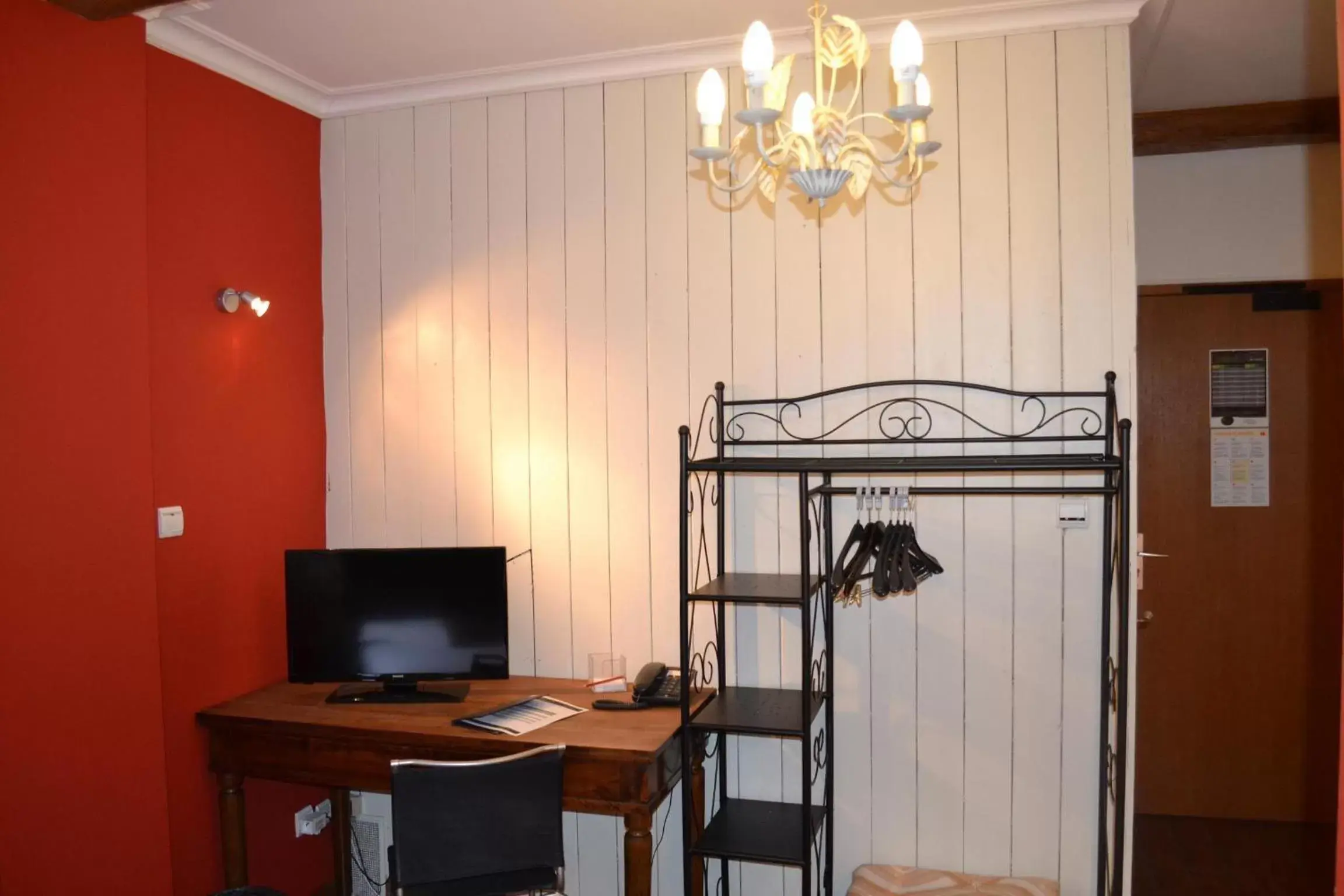 Bedroom, TV/Entertainment Center in Le Domaine des Cigognes