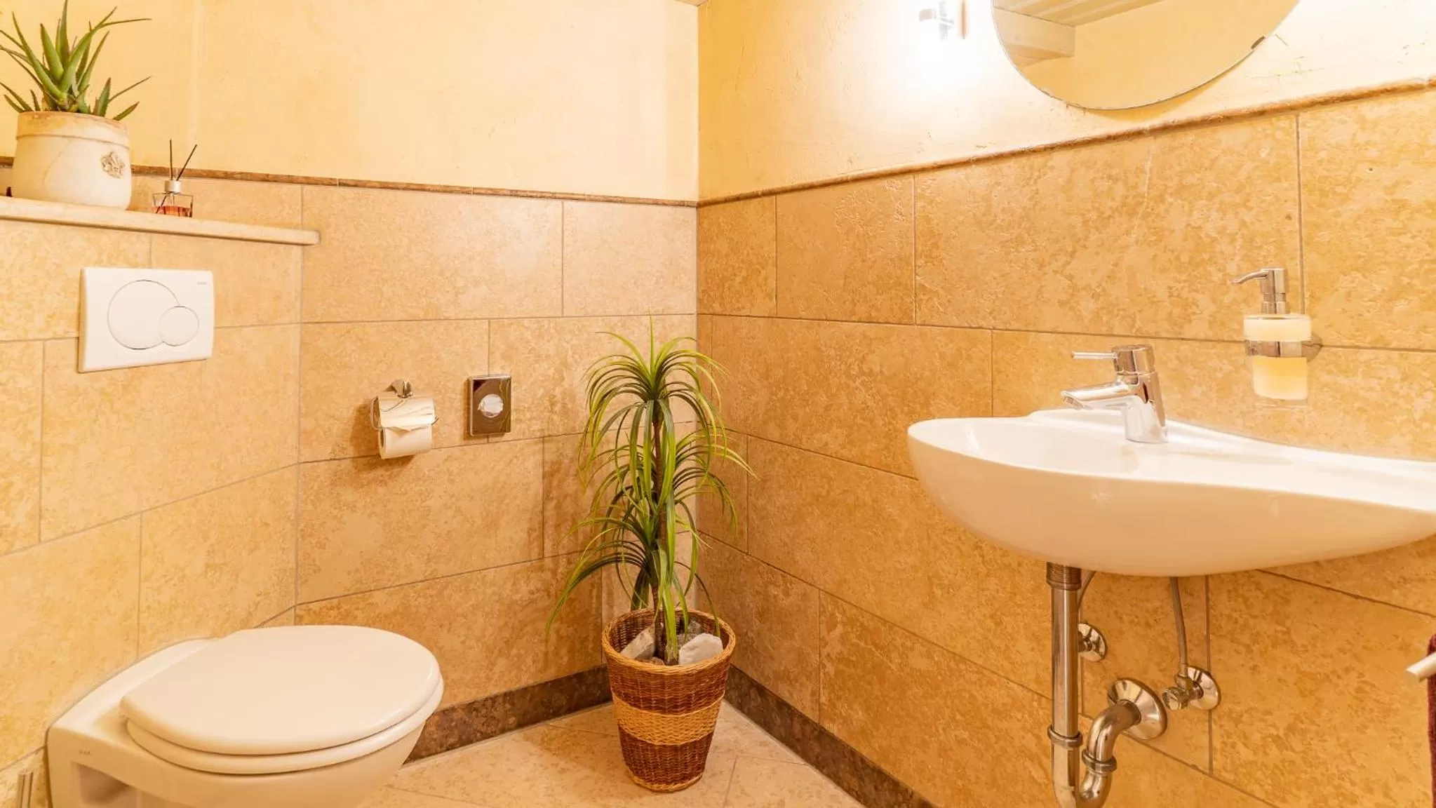 Toilet in Hotel Steffl Garni inkl Chiemgau Karte