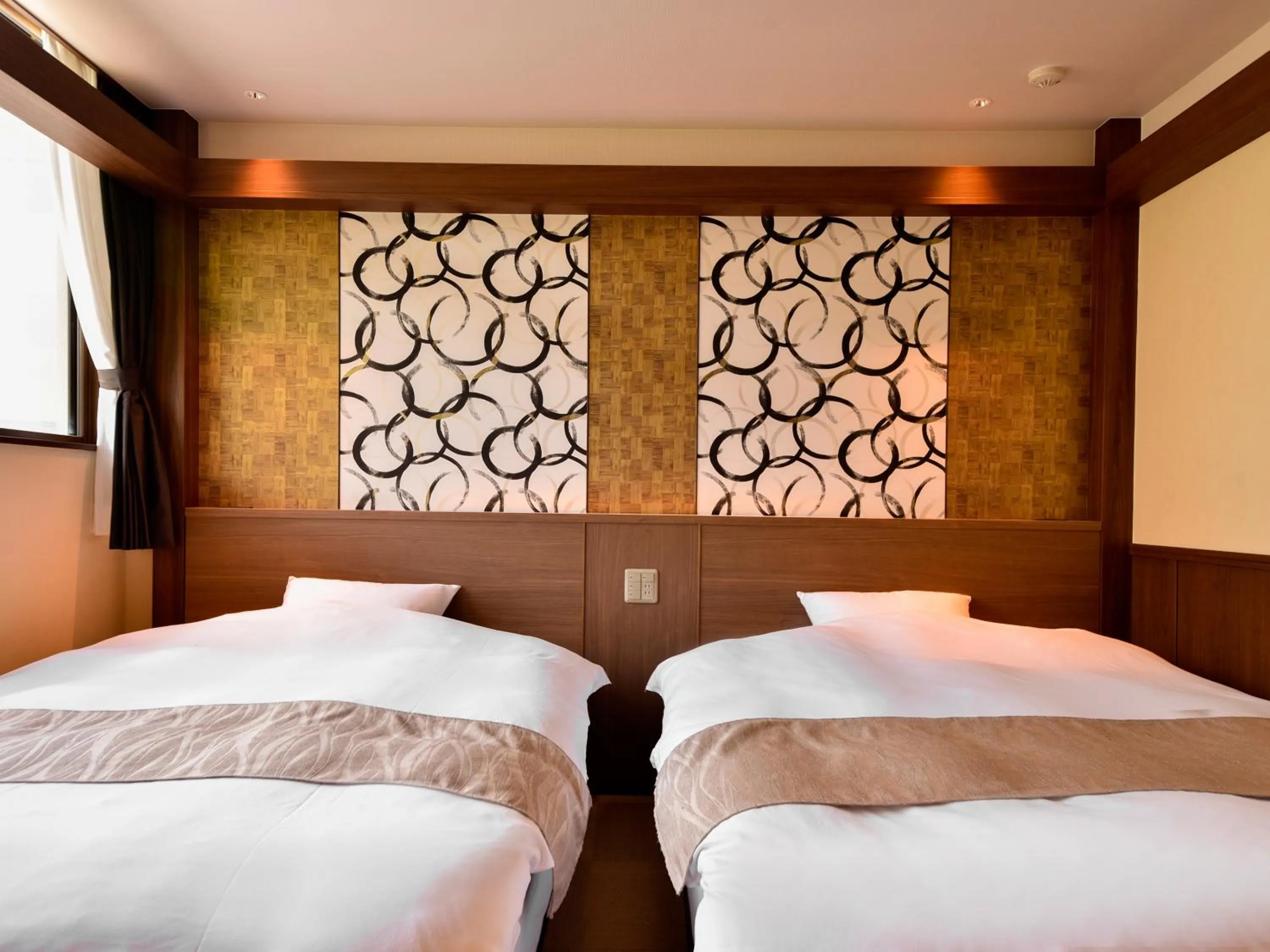 Photo of the whole room, Bed in Okuno Hosomichi